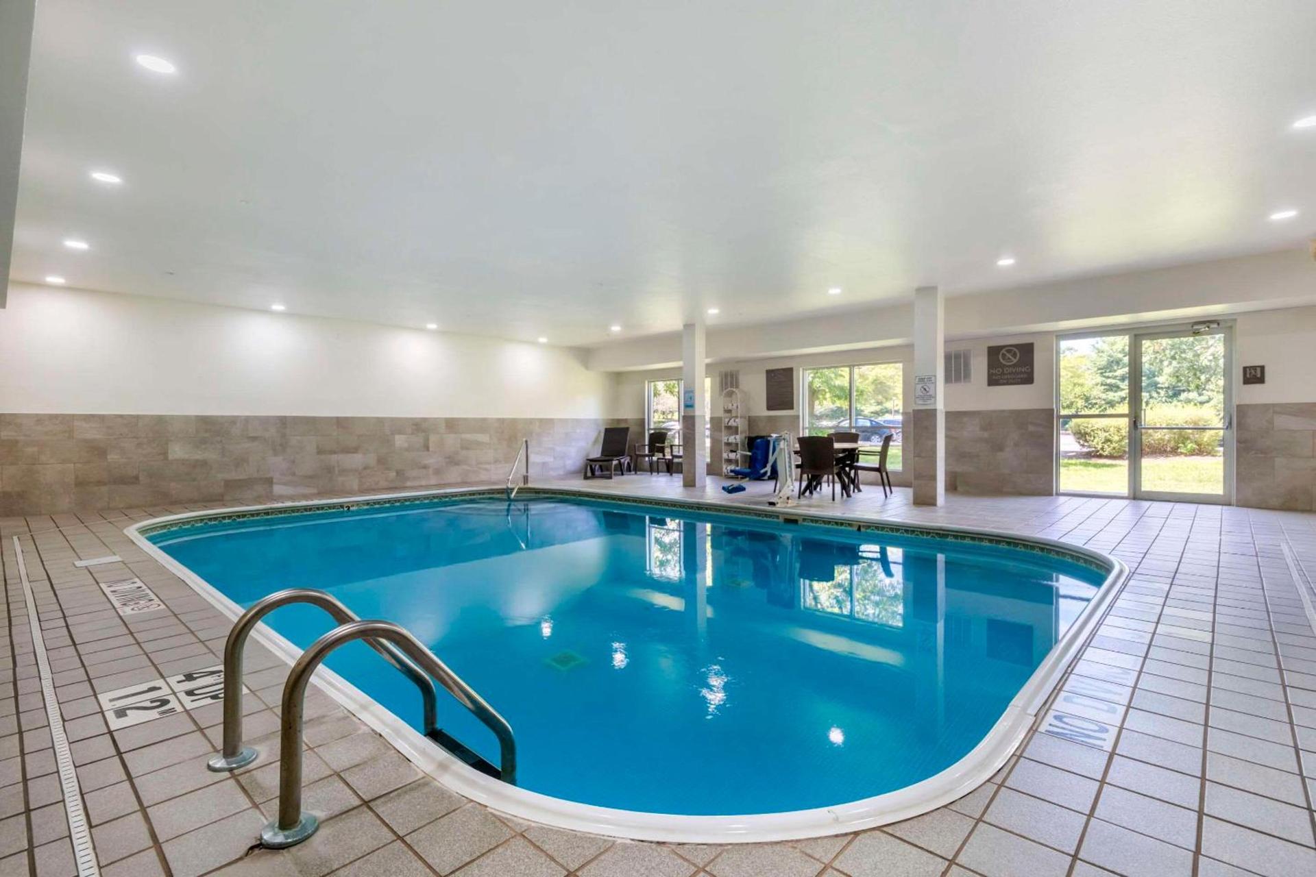 Comfort Suites Keeneland photo 25
