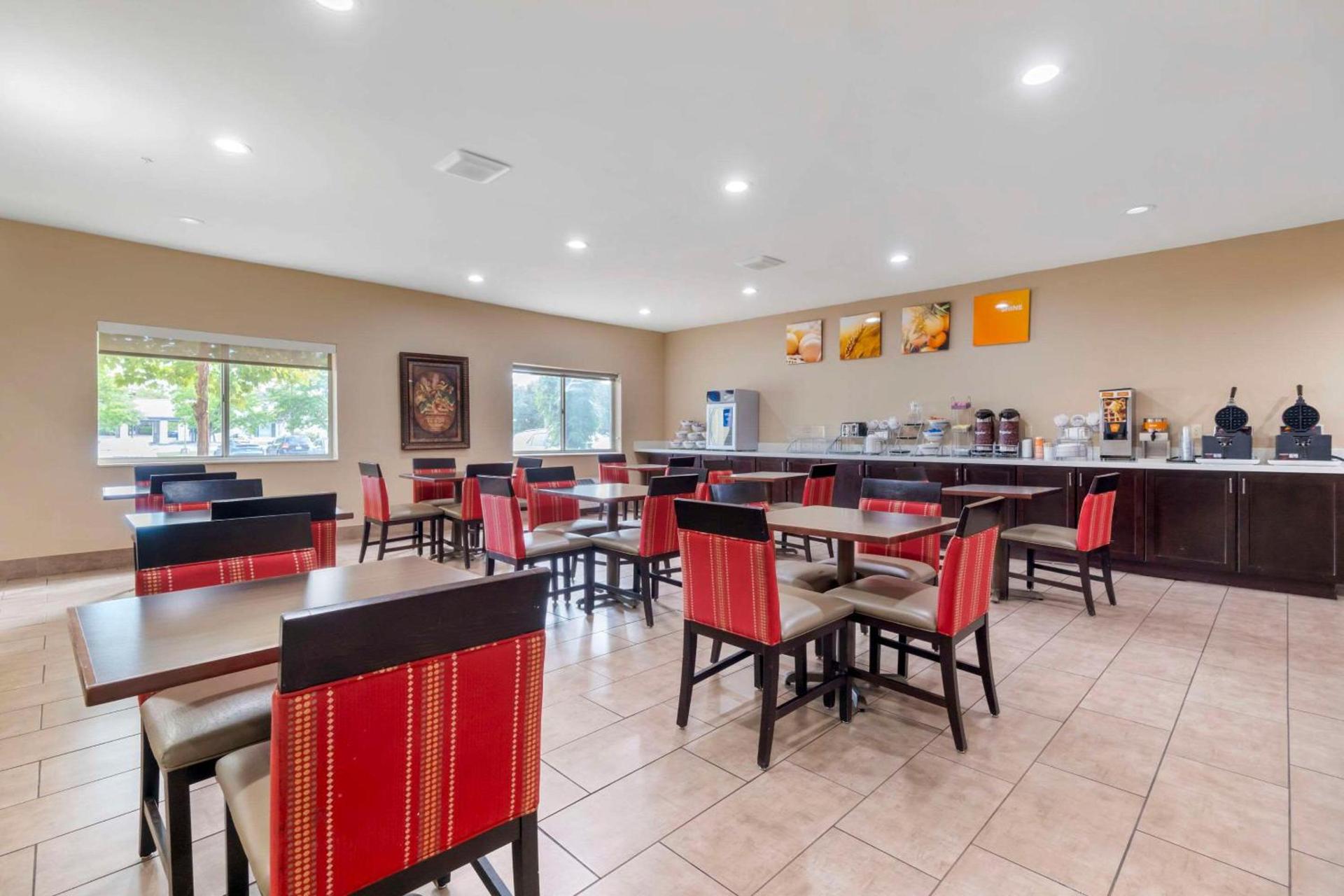 Comfort Suites Keeneland photo 29