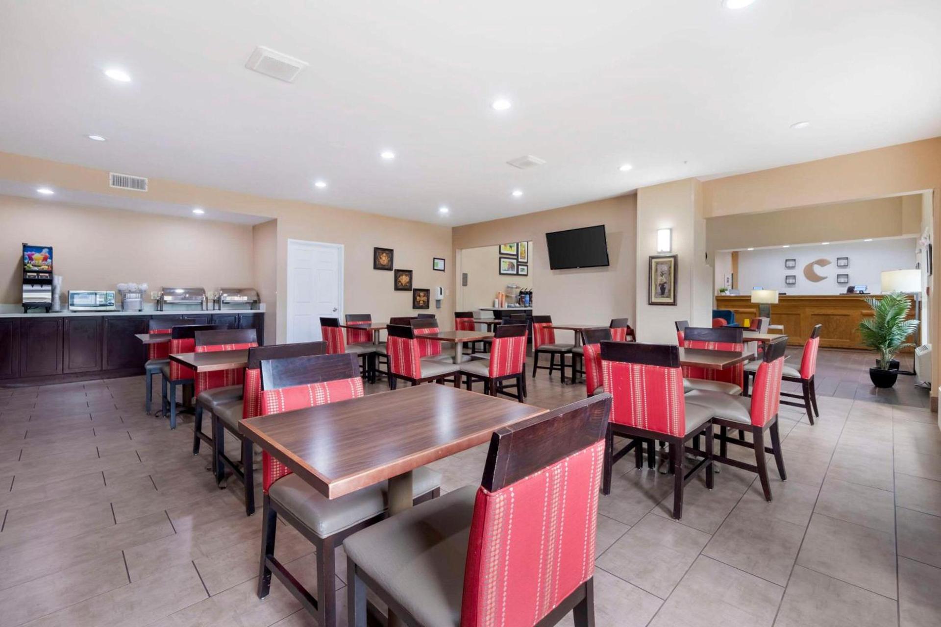 Comfort Suites Keeneland photo 31