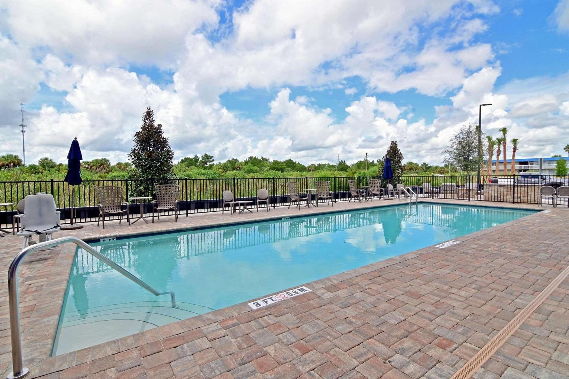 Comfort Suites Titusville near Kennedy Space Center photo 27