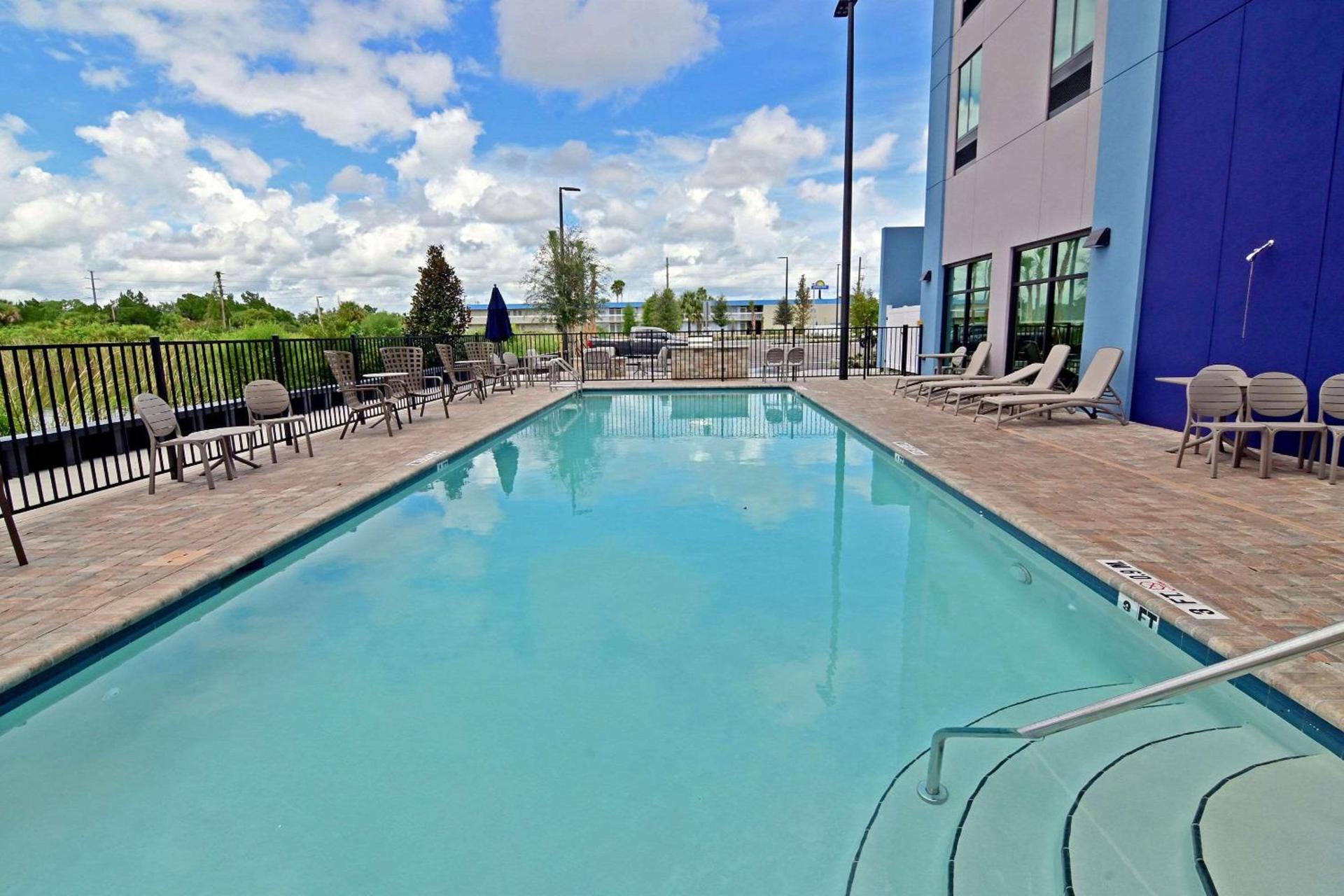 Comfort Suites Titusville near Kennedy Space Center photo 2