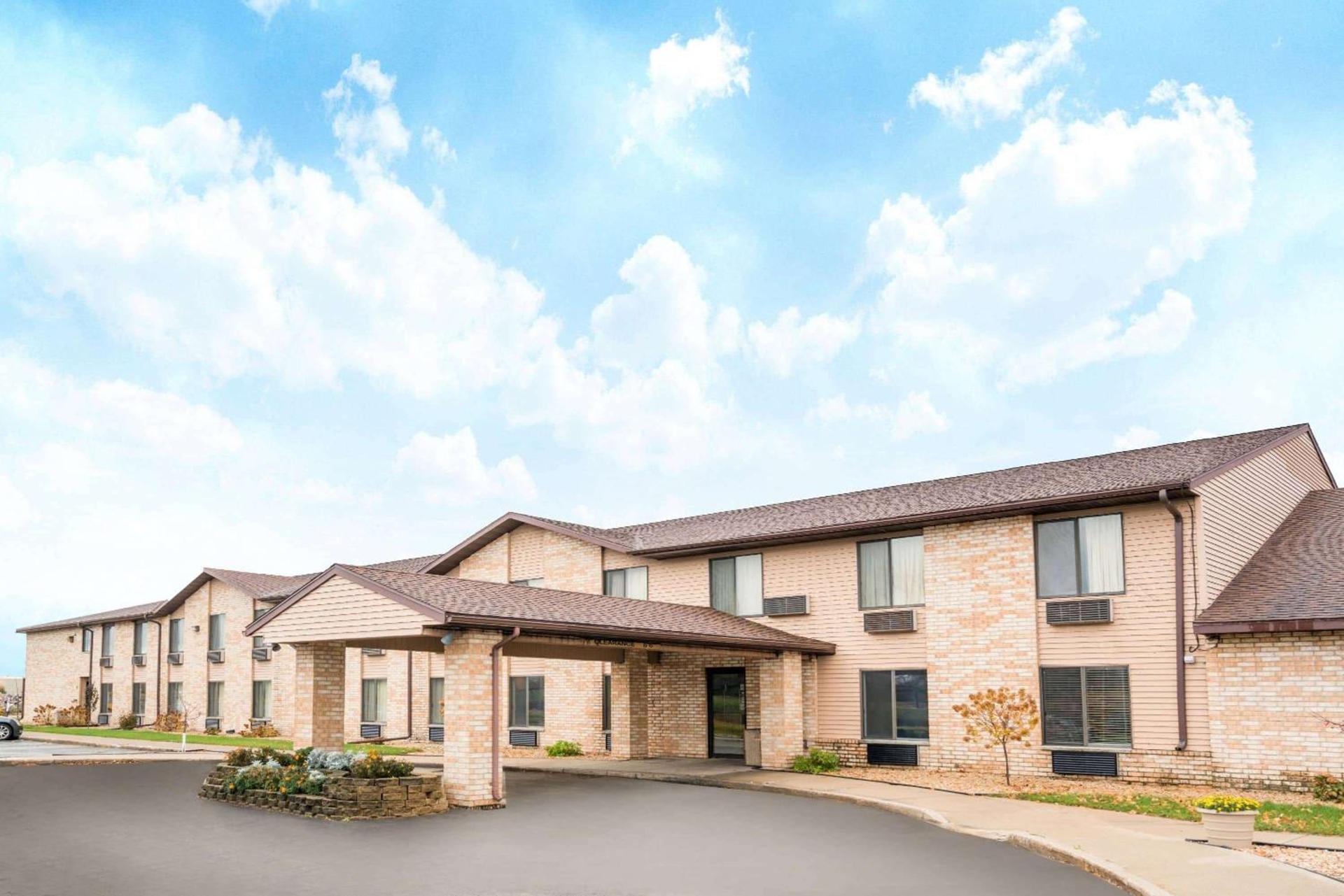 Days Inn by Wyndham Black River Falls - Access to ATV Trail — hotel in Black River Falls