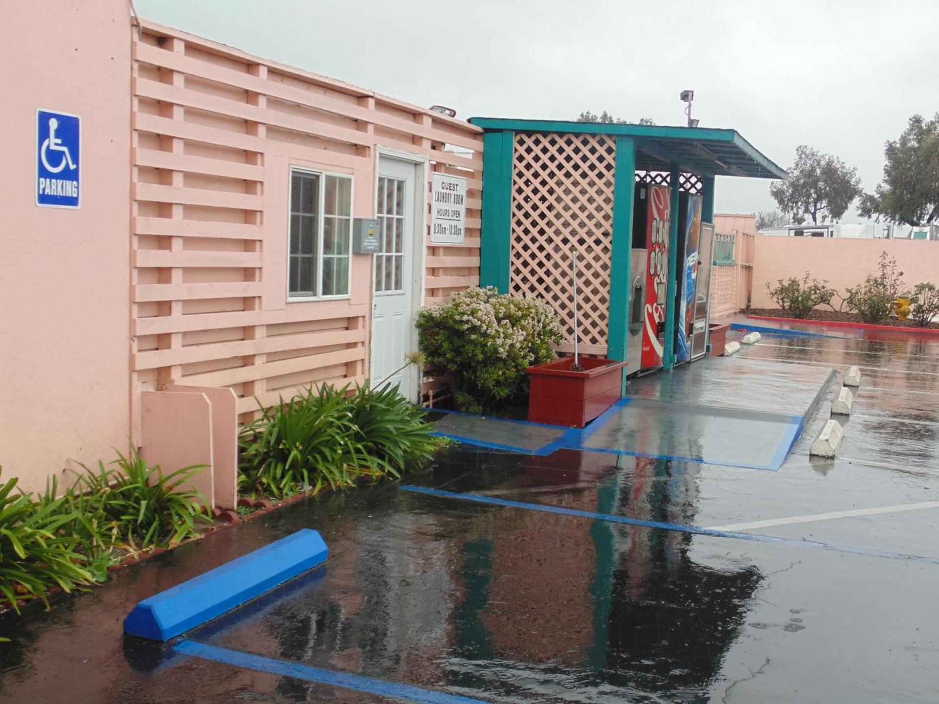 Inns of California Salinas photo 16