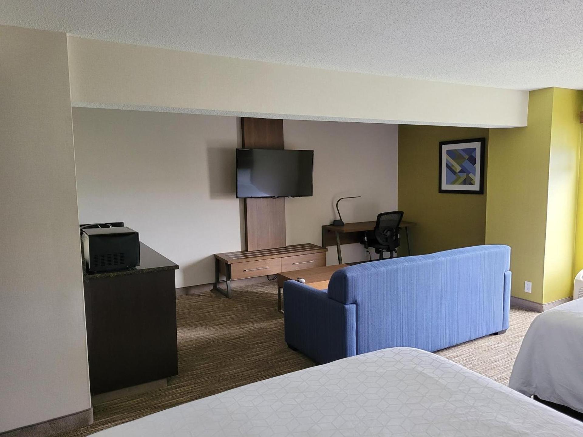 Holiday Inn Express Edgewood-Aberdeen-Bel Air photo 44