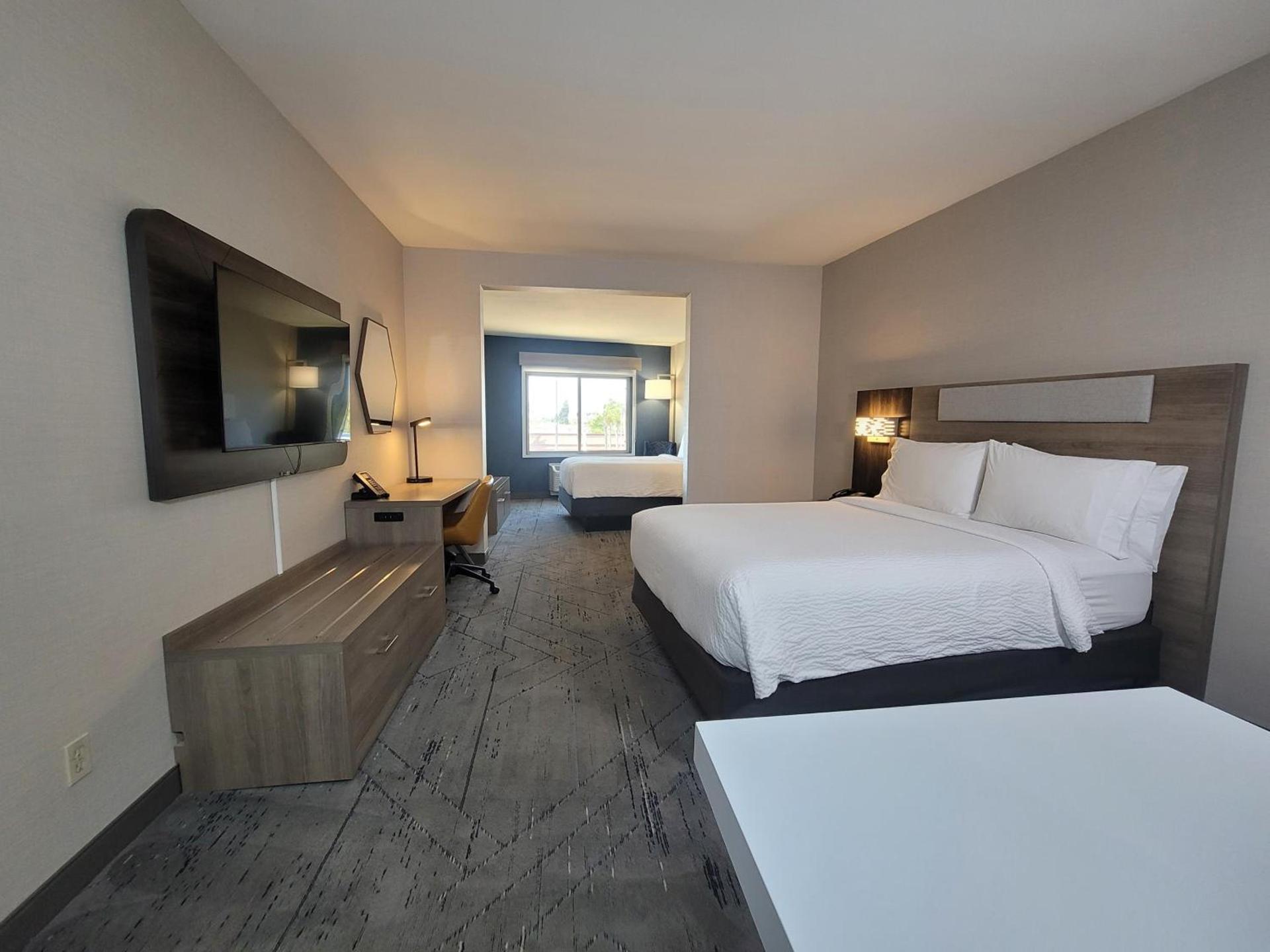 Holiday Inn Express San Diego South - Chula Vista by IHG photo 74