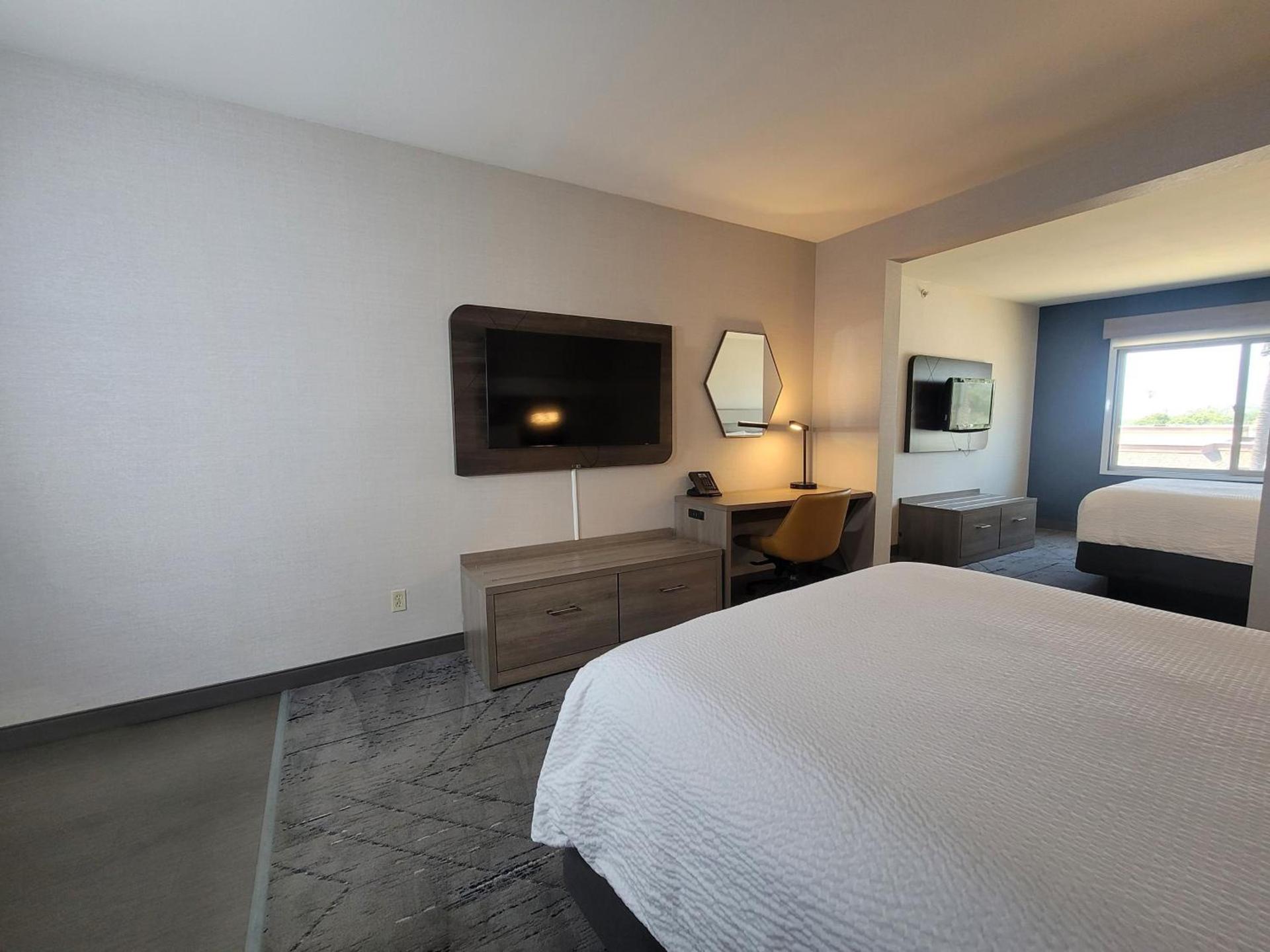 Holiday Inn Express San Diego South - Chula Vista by IHG photo 75