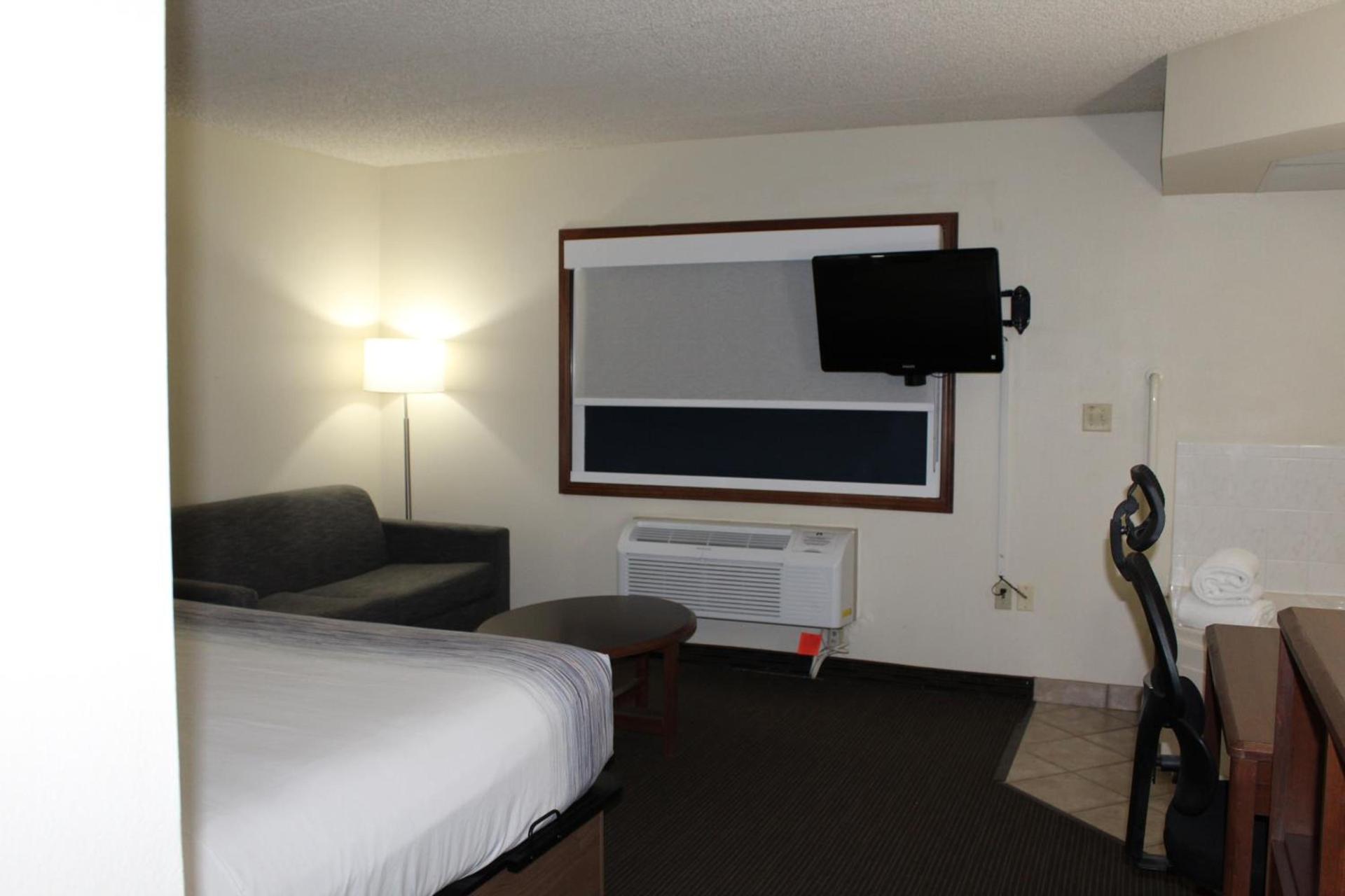 AmericInn by Wyndham Windsor Ft. Collins photo 45