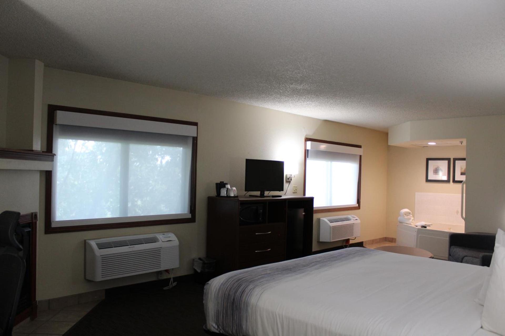 AmericInn by Wyndham Windsor Ft. Collins photo 72