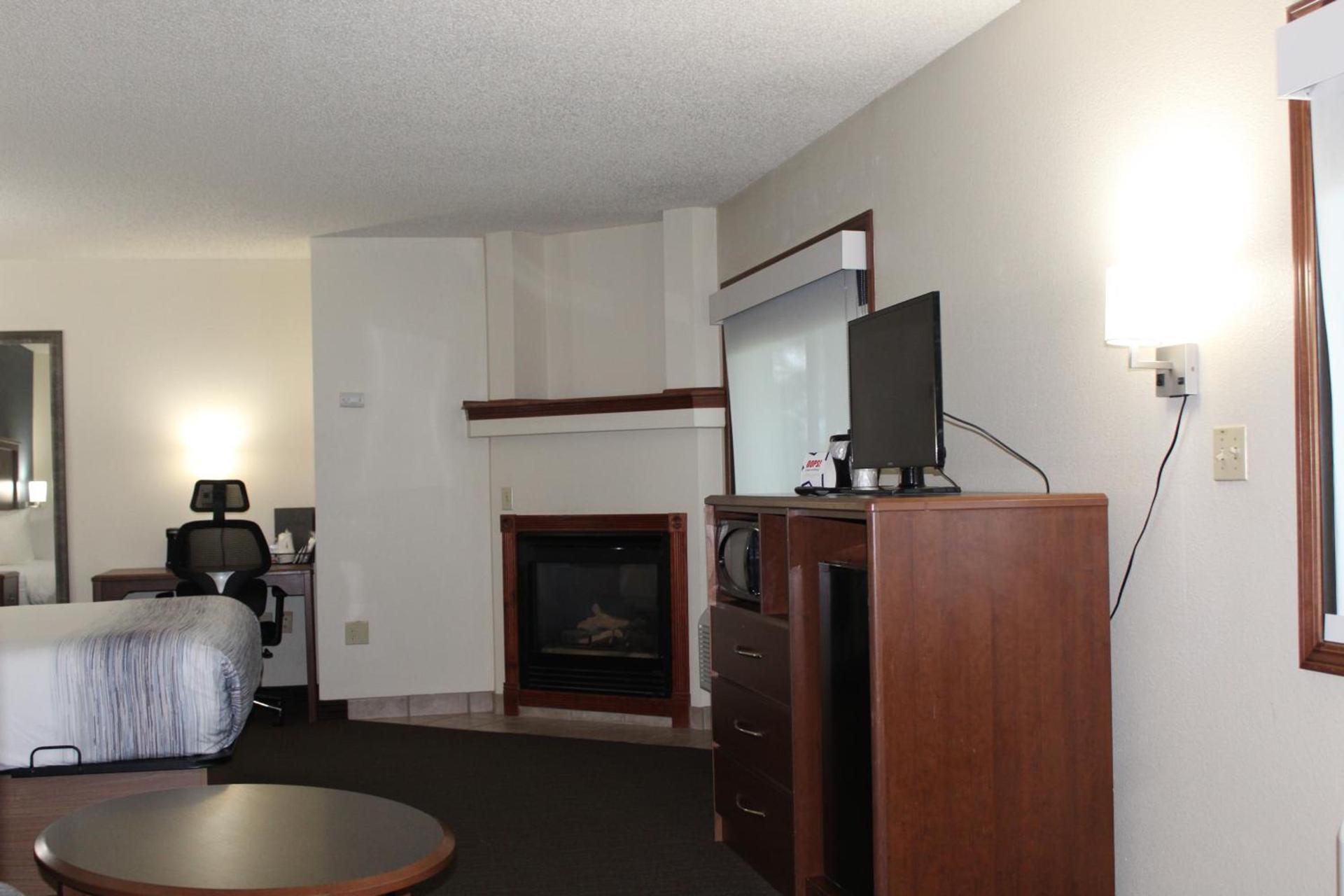 AmericInn by Wyndham Windsor Ft. Collins photo 75