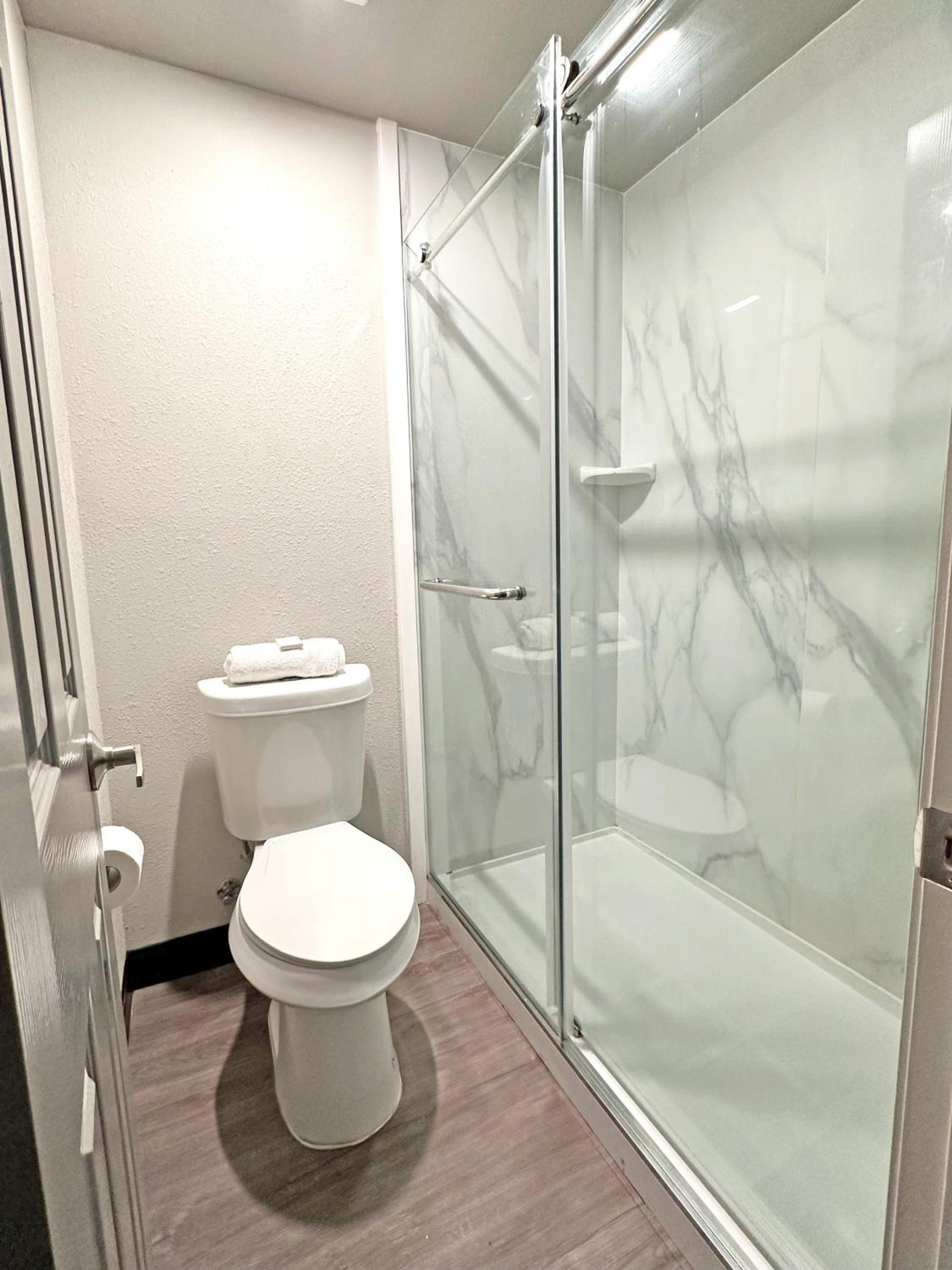 Imperial Suites, Adults Only photo 2