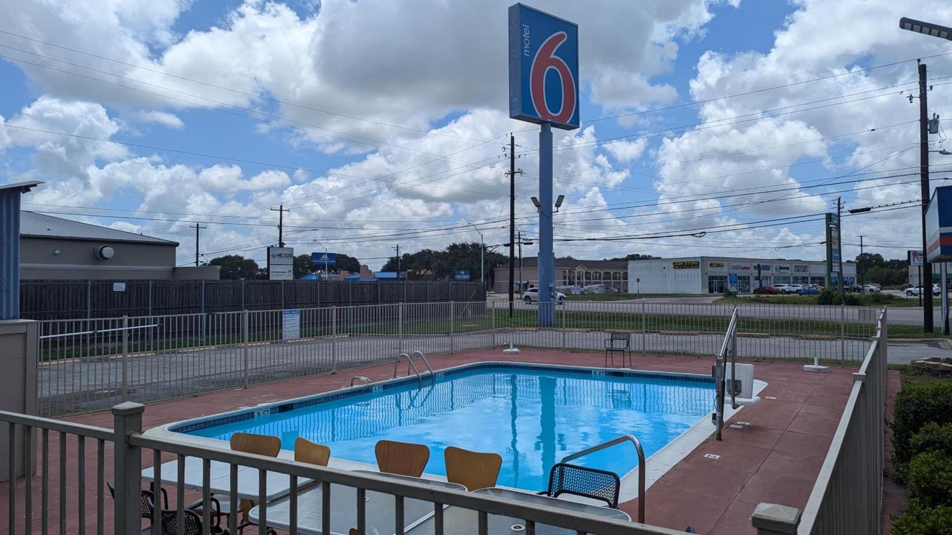 Motel 6-Victoria, TX photo 17