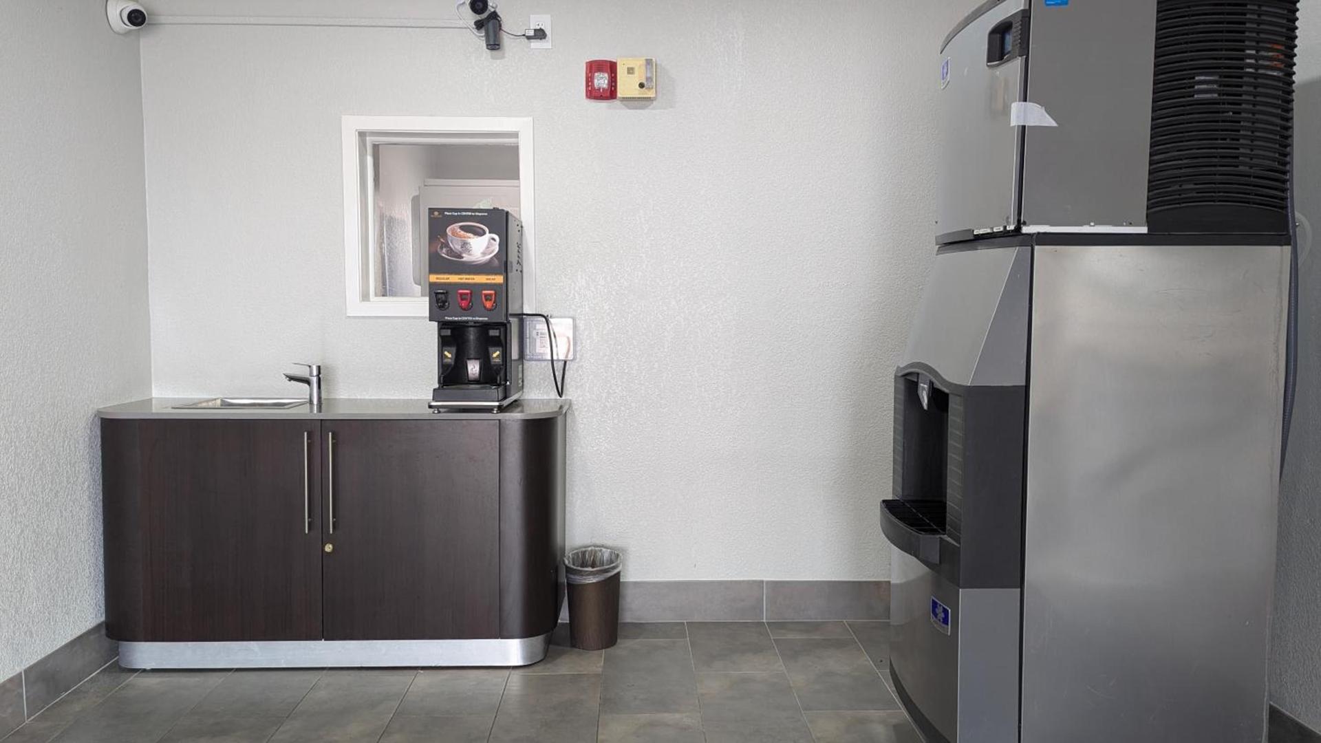 Motel 6-Victoria, TX photo 24