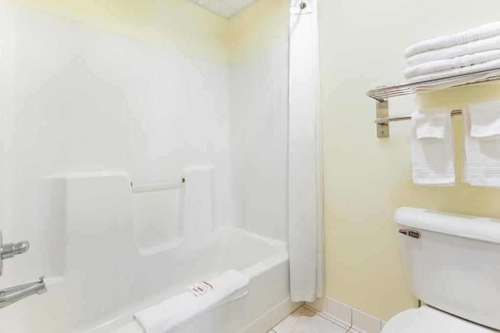 Western Inn & Suites photo 15