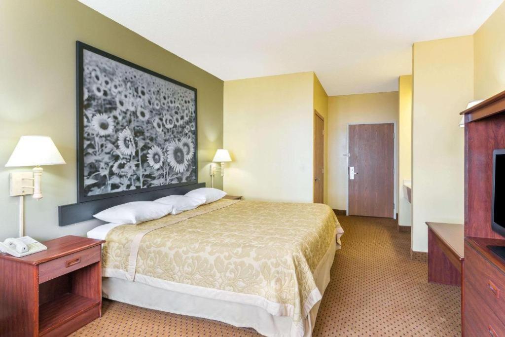 Western Inn & Suites photo 20