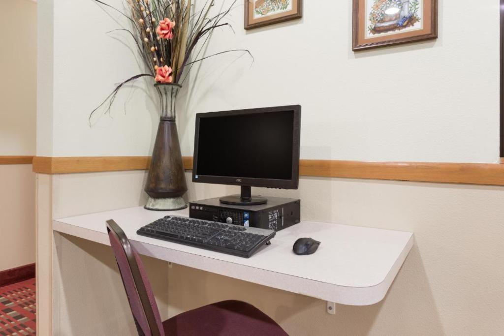 Western Inn & Suites photo 21