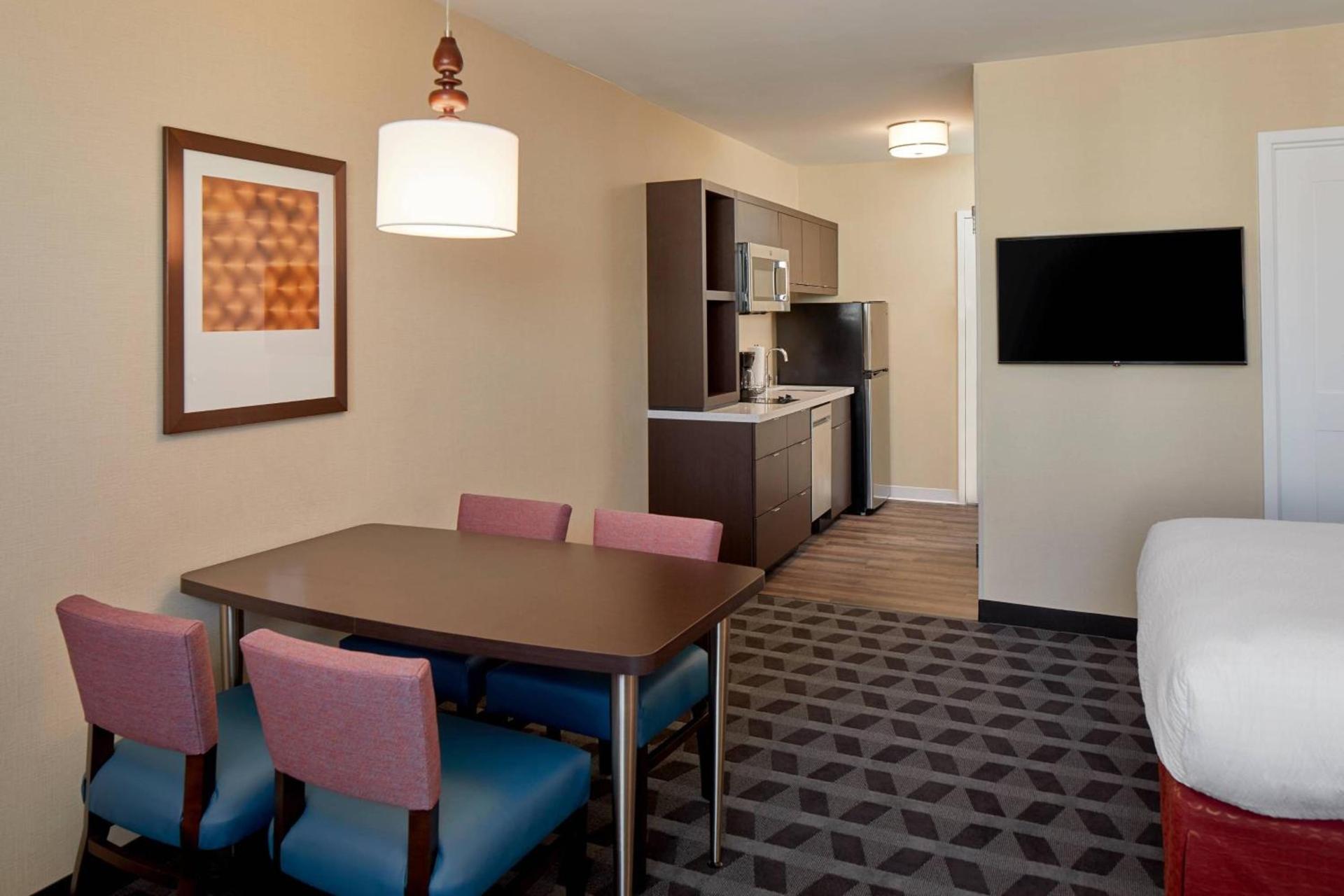 TownePlace Suites by Marriott Columbus North - OSU photo 8