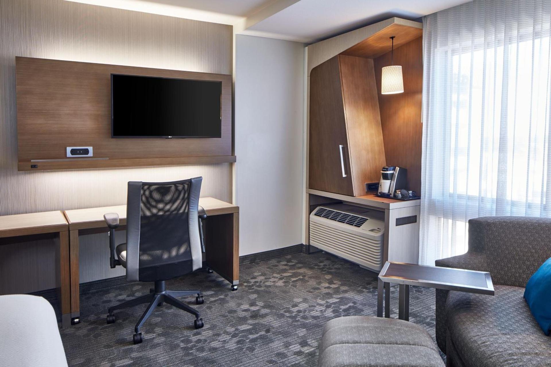 Courtyard by Marriott Atlanta Lithia Springs photo 17
