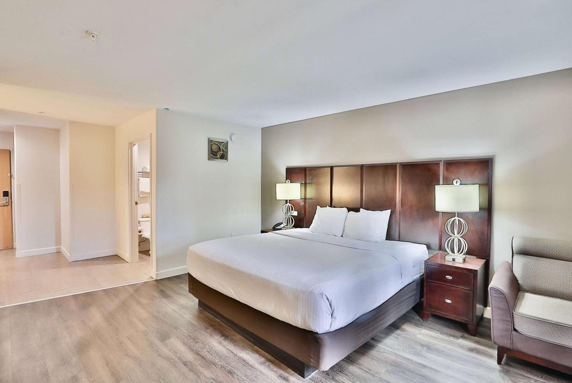 Baymont by Wyndham Tucson Airport photo 9