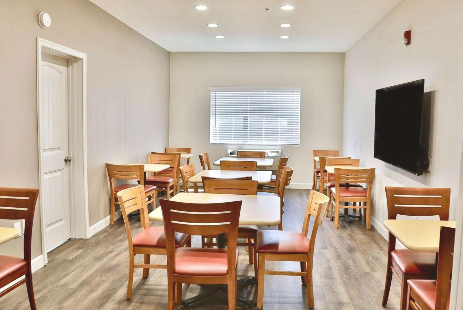 Baymont by Wyndham Tucson Airport photo 27