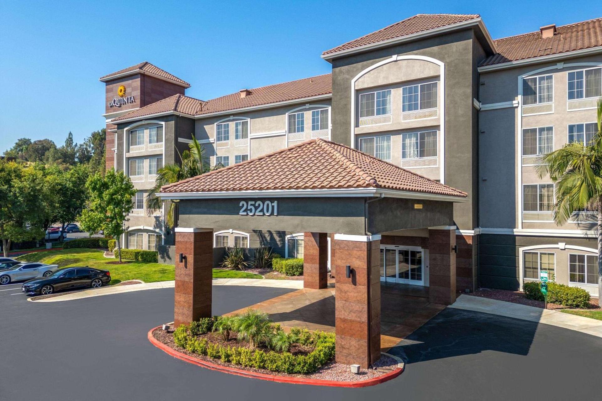 La Quinta by Wyndham Santa Clarita - Valencia photo 1