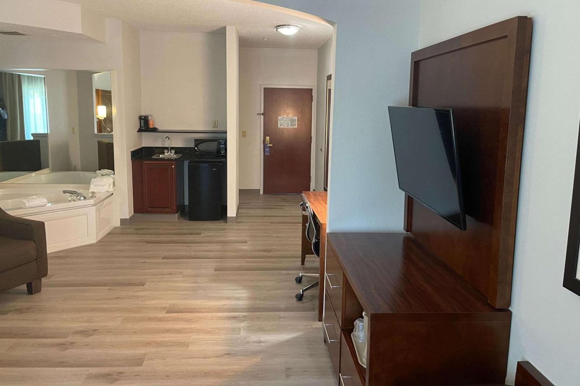Comfort Suites Salisbury I-85 photo 22