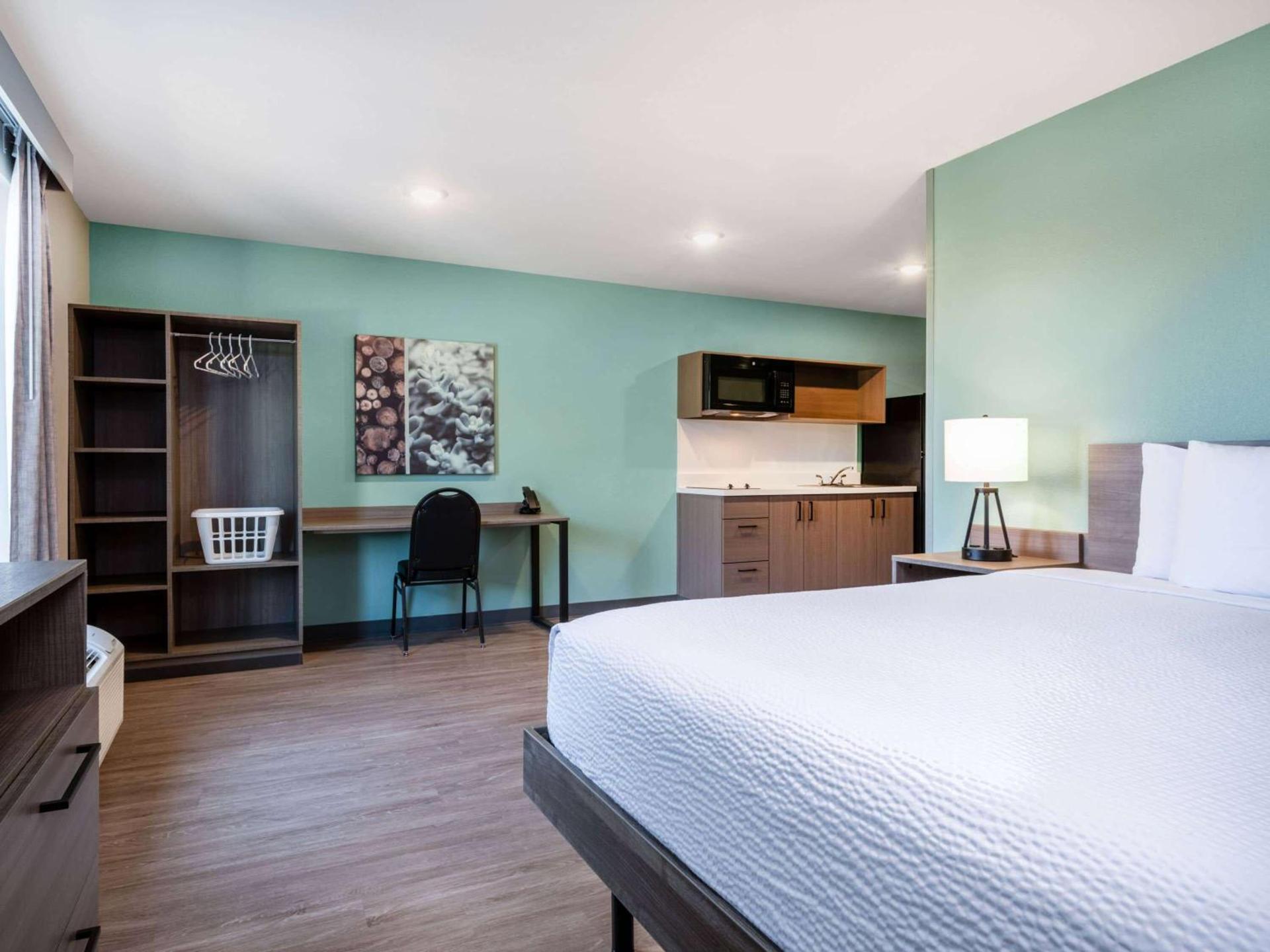 ECHO Suites Extended Stay by Wyndham Spartanburg photo 11