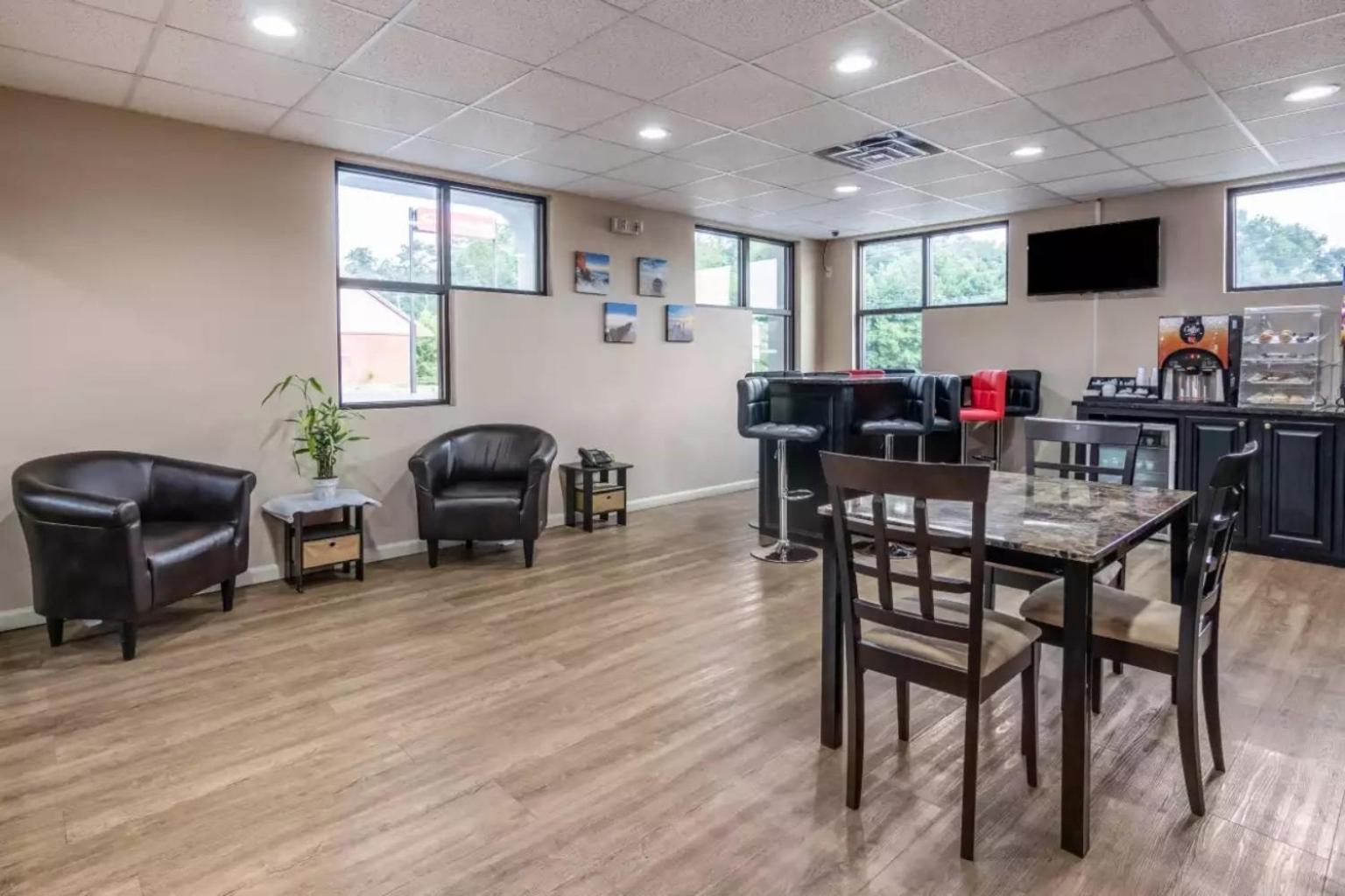 Americas Best Value Inn Opelika photo 7