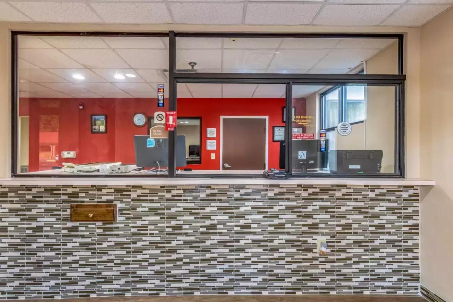 Americas Best Value Inn Opelika photo 8