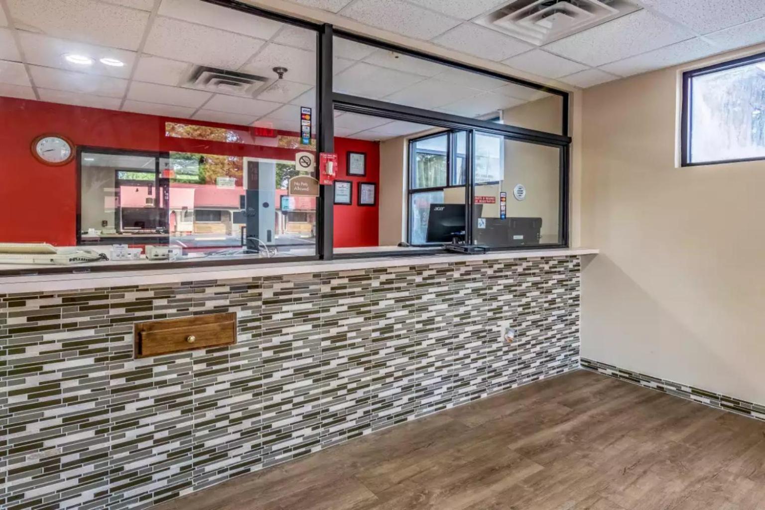 Americas Best Value Inn Opelika photo 12