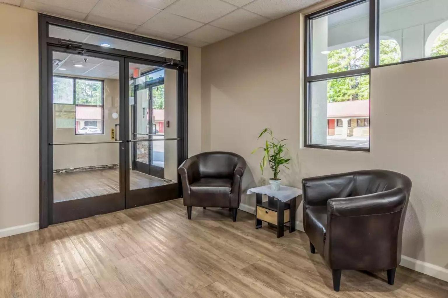 Americas Best Value Inn Opelika photo 11