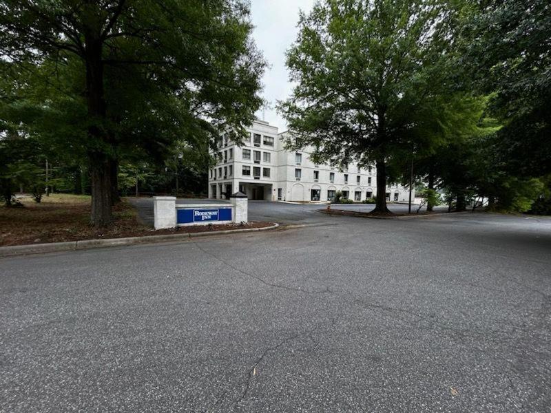 Clemmons Inn & Suites photo 12