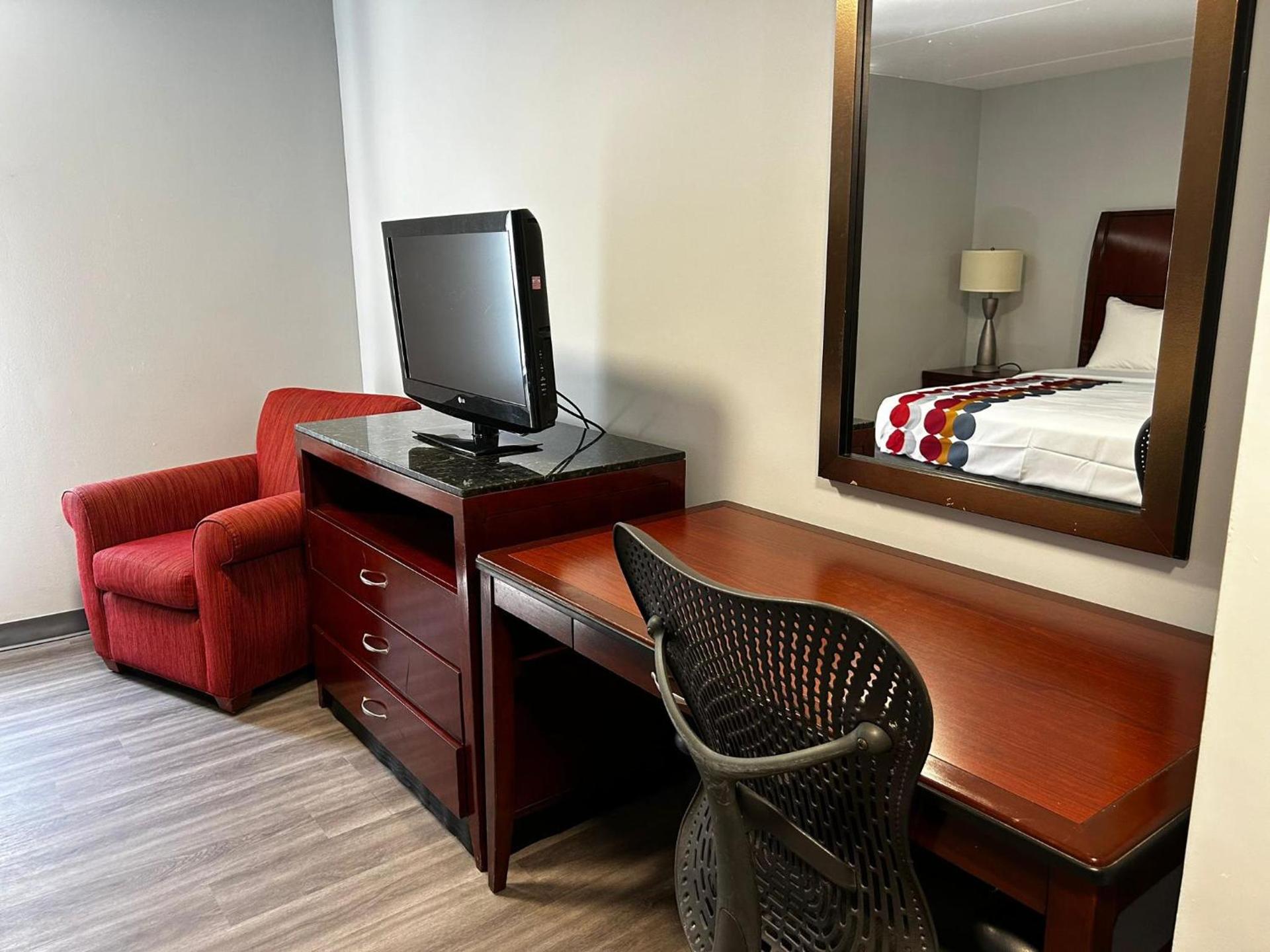 Clemmons Inn & Suites photo 19