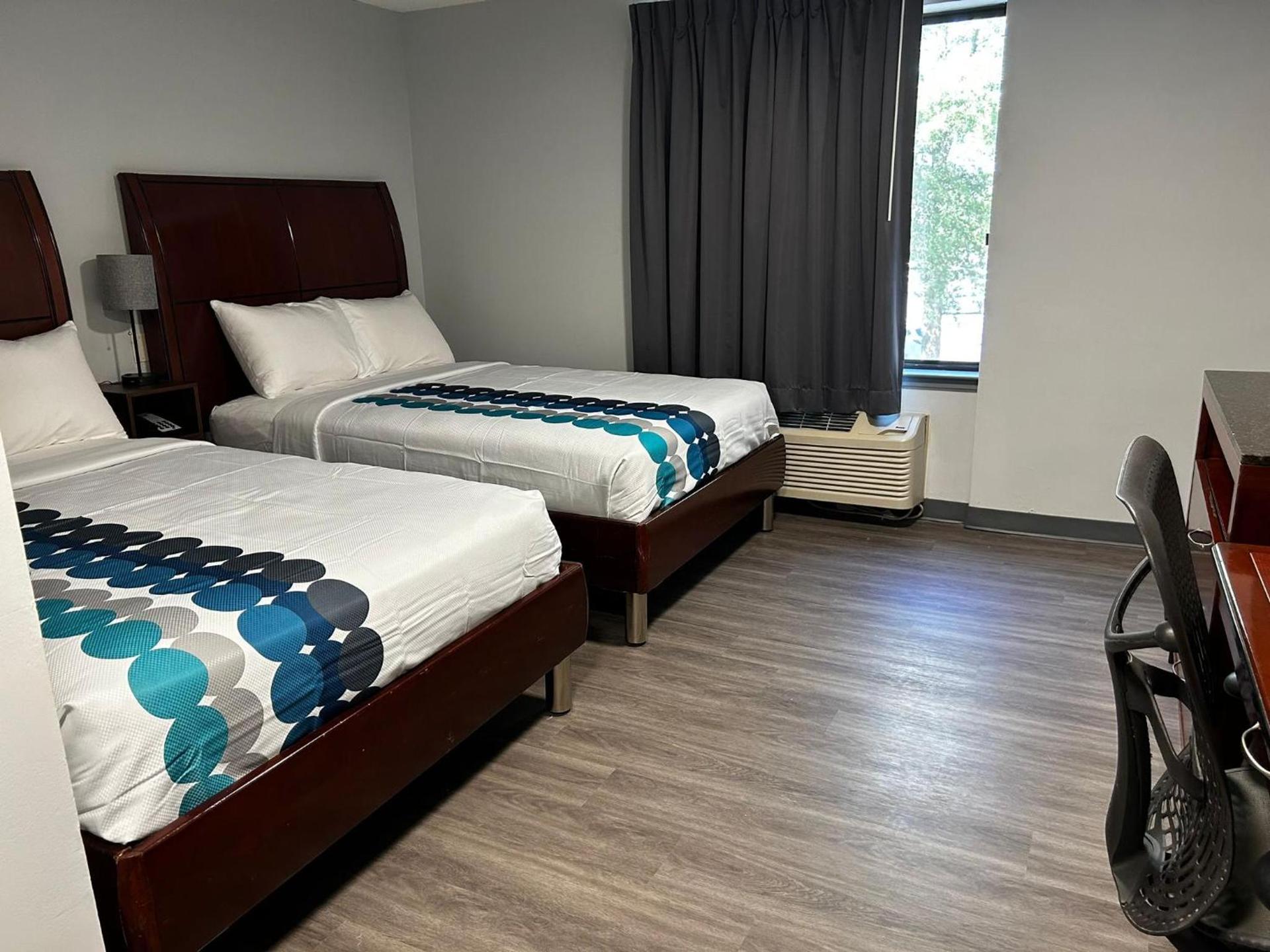 Clemmons Inn & Suites photo 11
