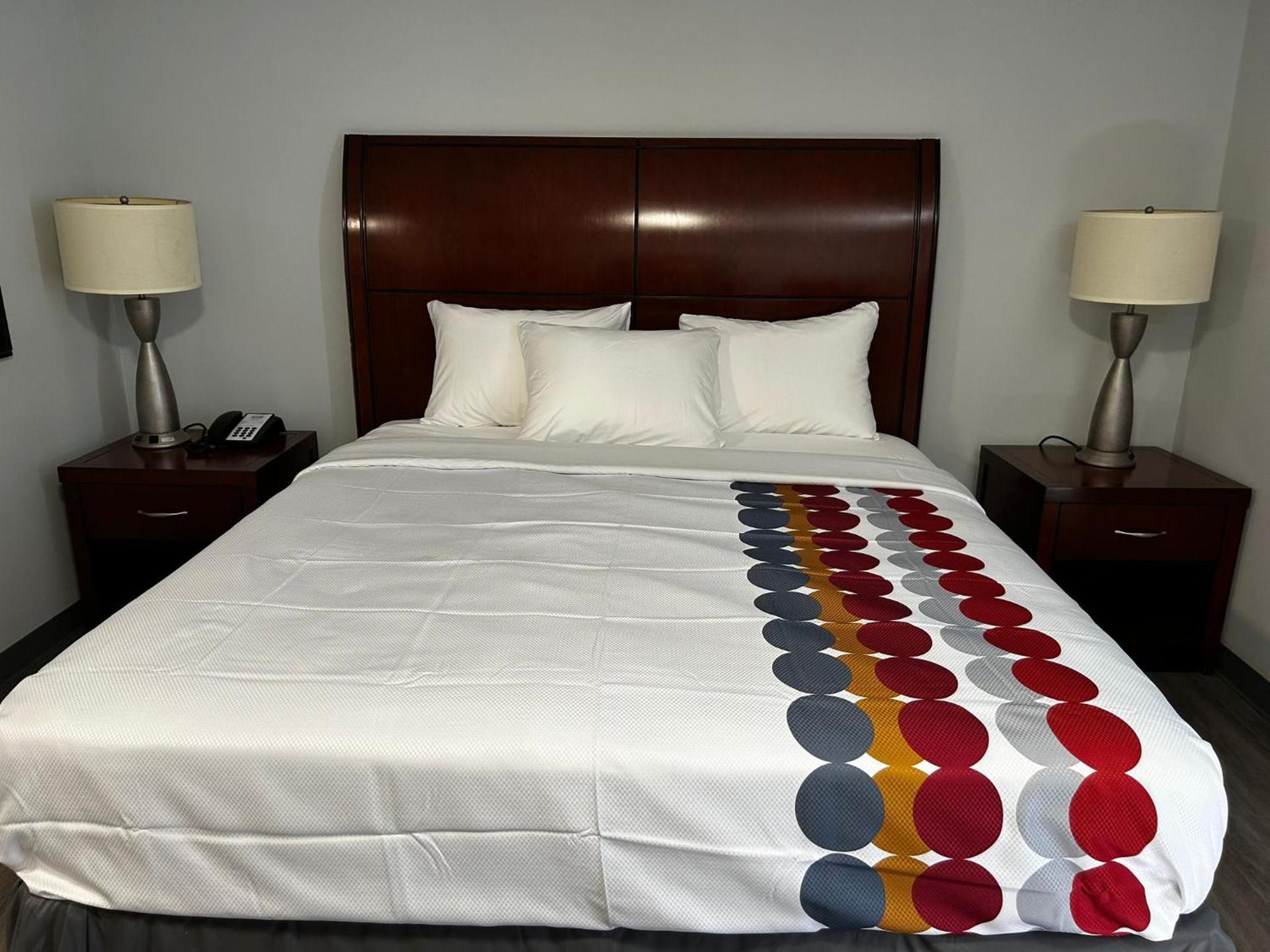 Clemmons Inn & Suites photo 14