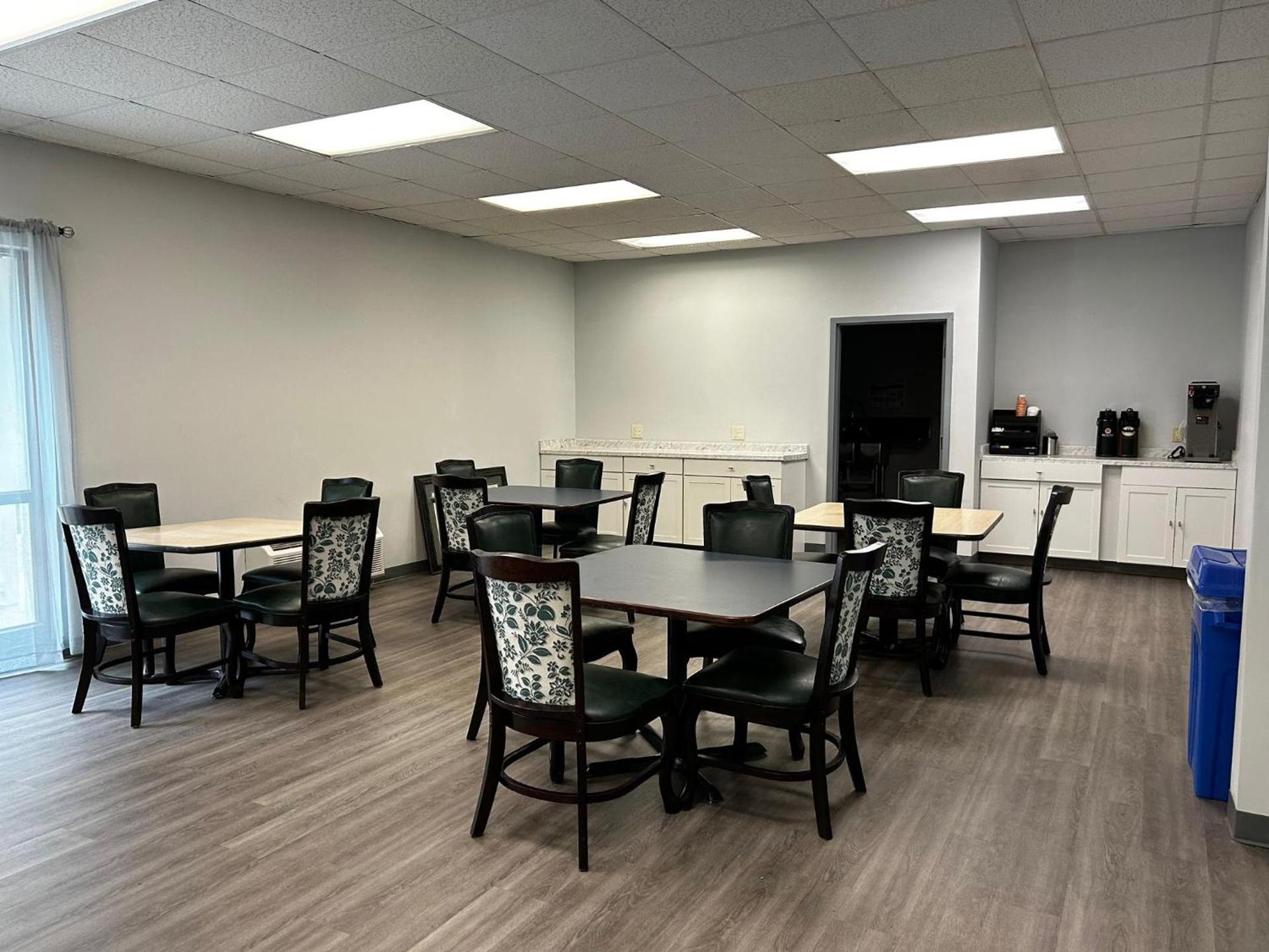Clemmons Inn & Suites photo 18
