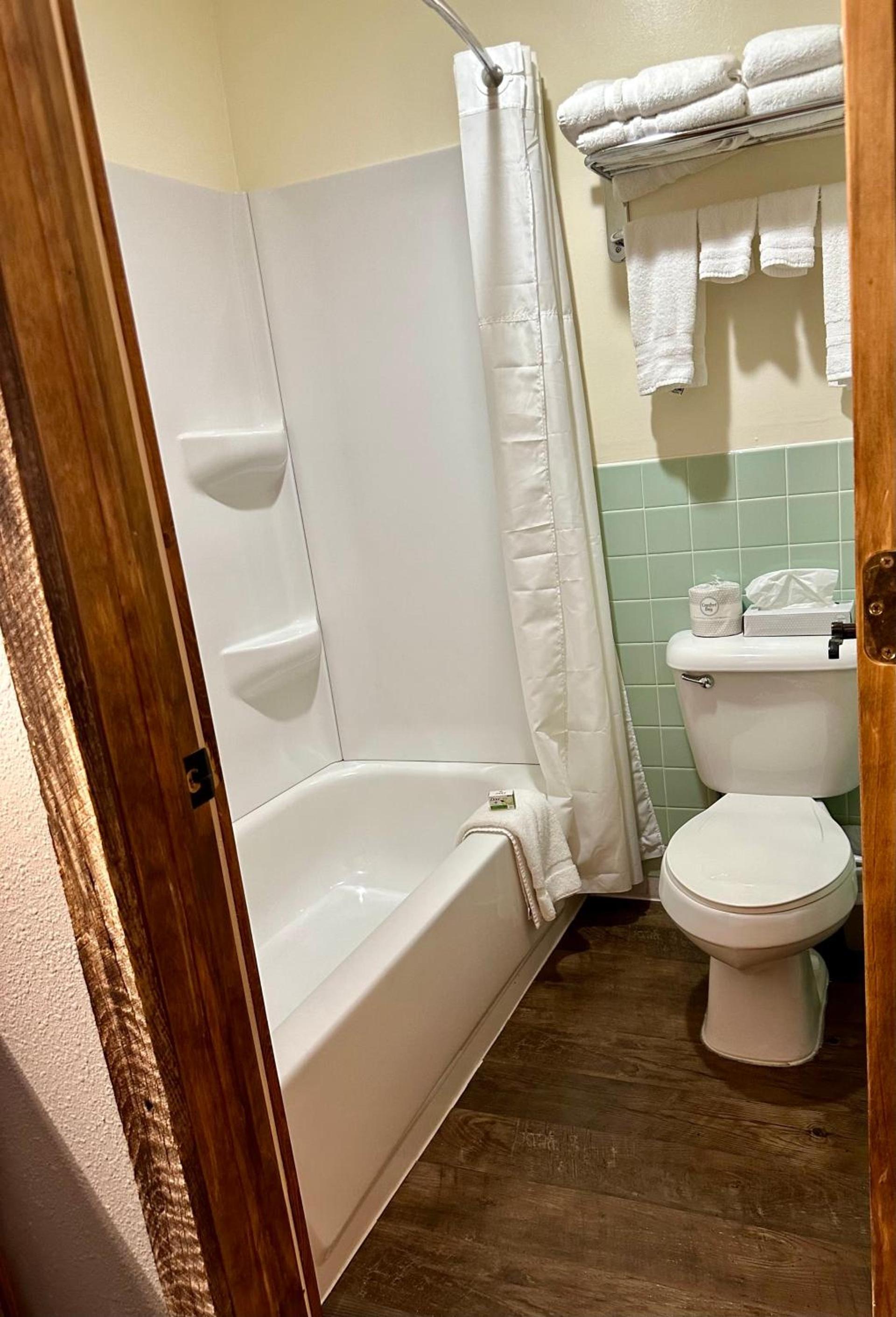 Americas Best Value Inn Wall photo 26