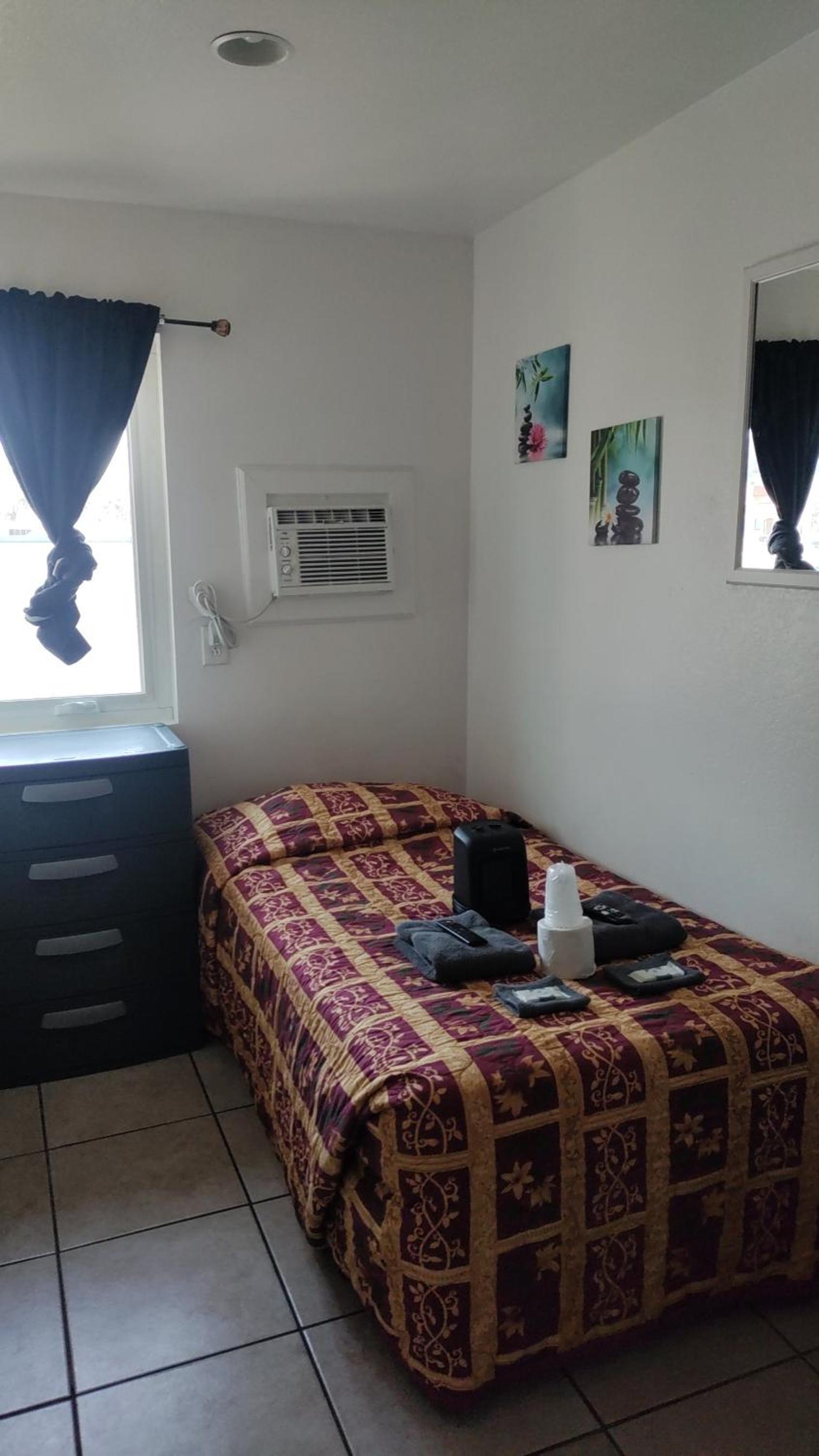 Crown Inn & Suites photo 10