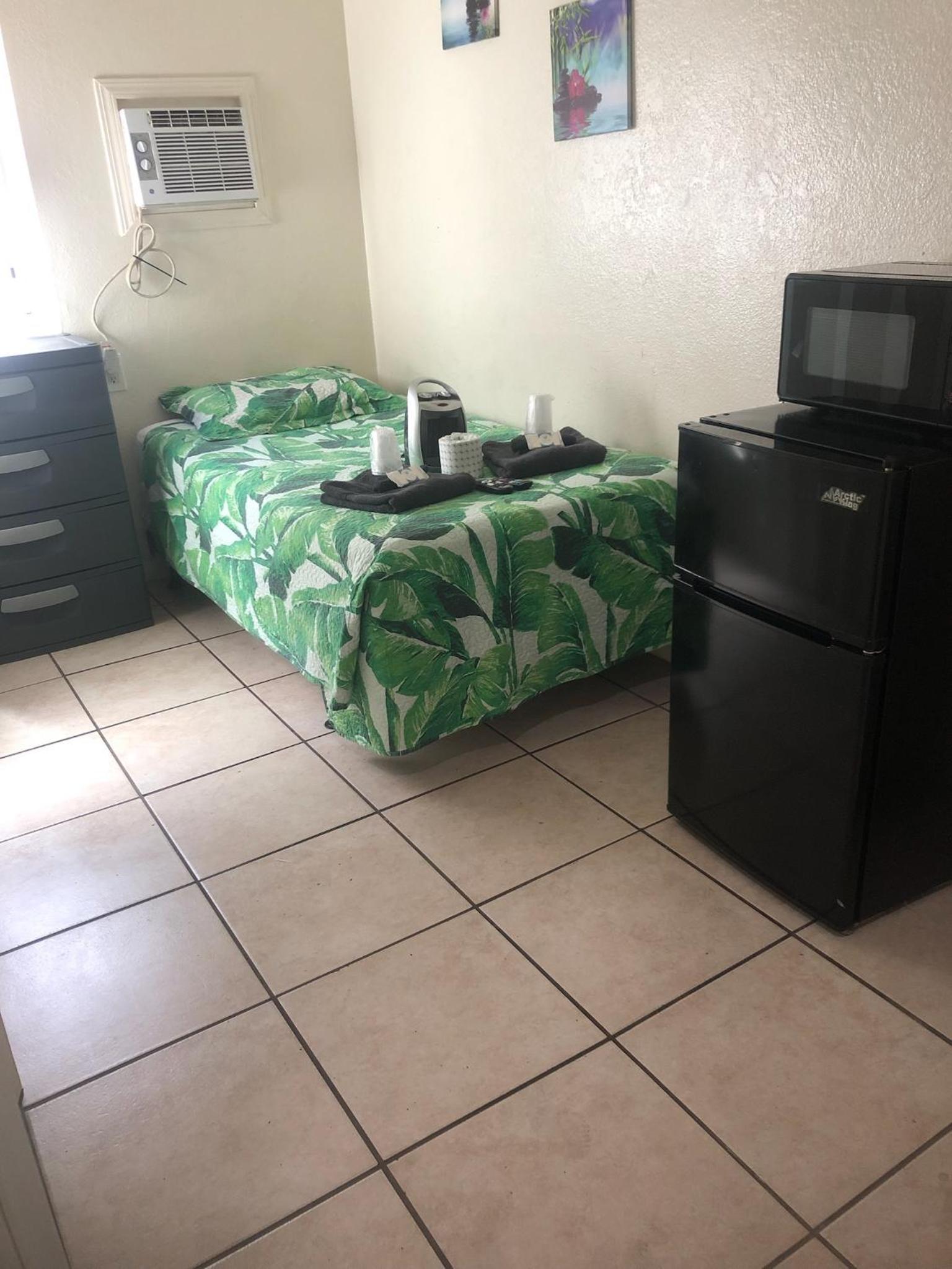 Crown Inn & Suites photo 40
