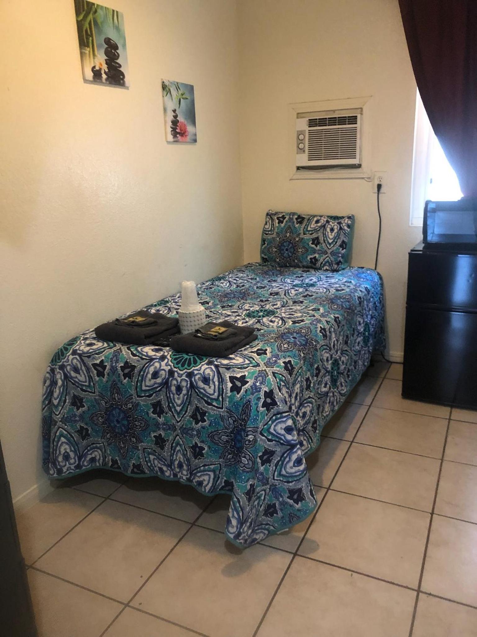 Crown Inn & Suites photo 35