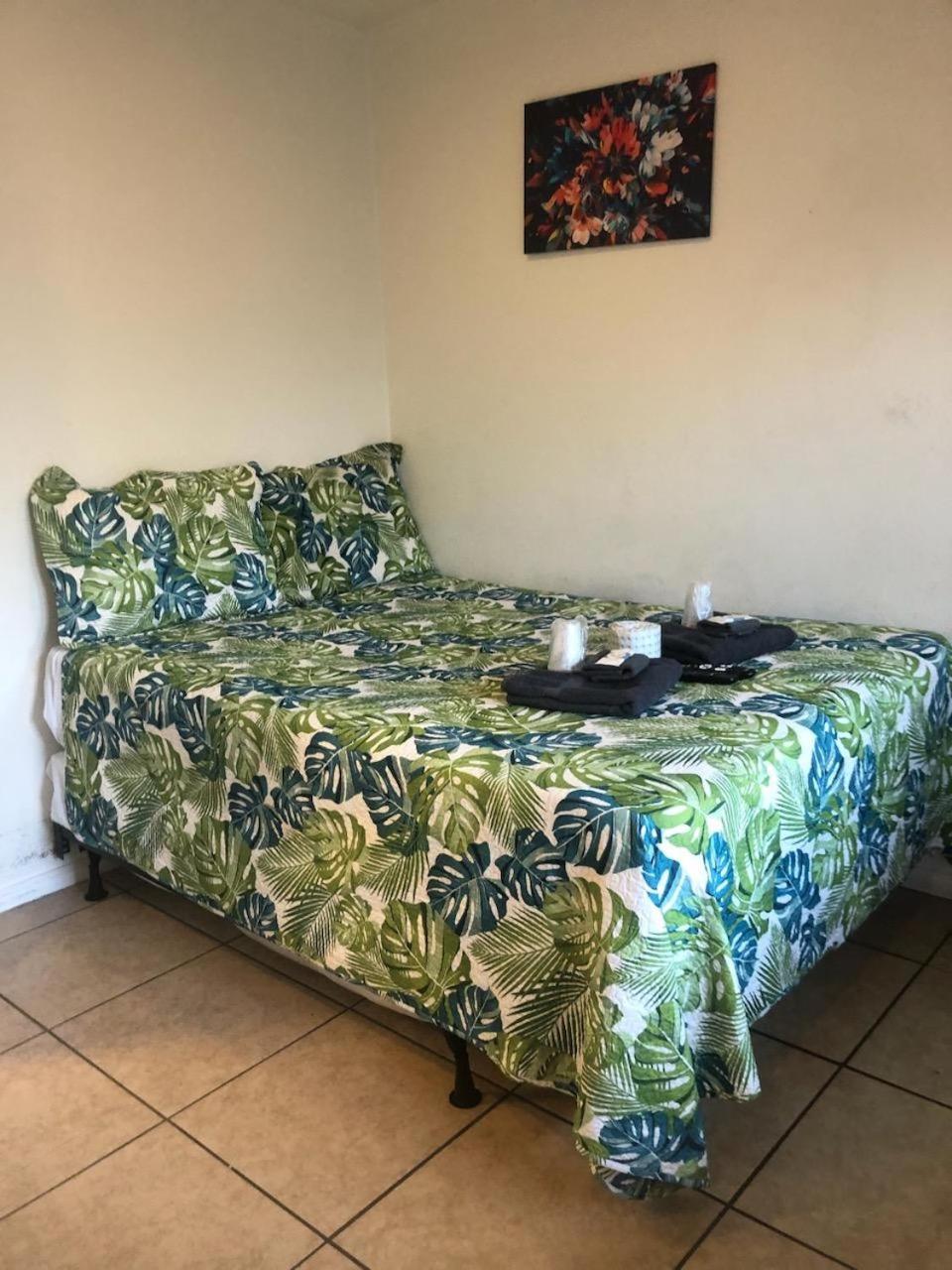 Crown Inn & Suites photo 1