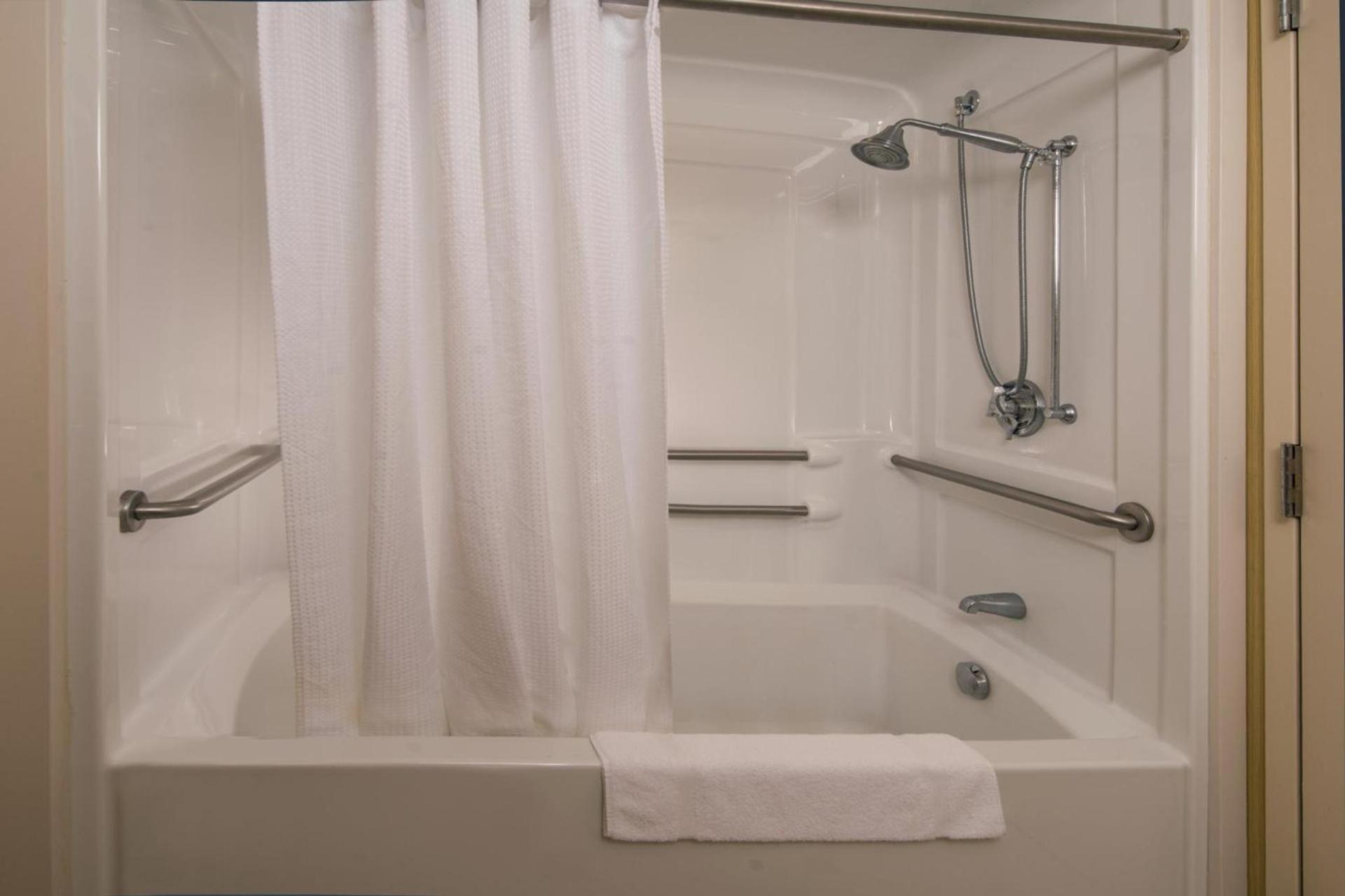 Holiday Inn Express State College at Williamsburg Square by IHG photo 3