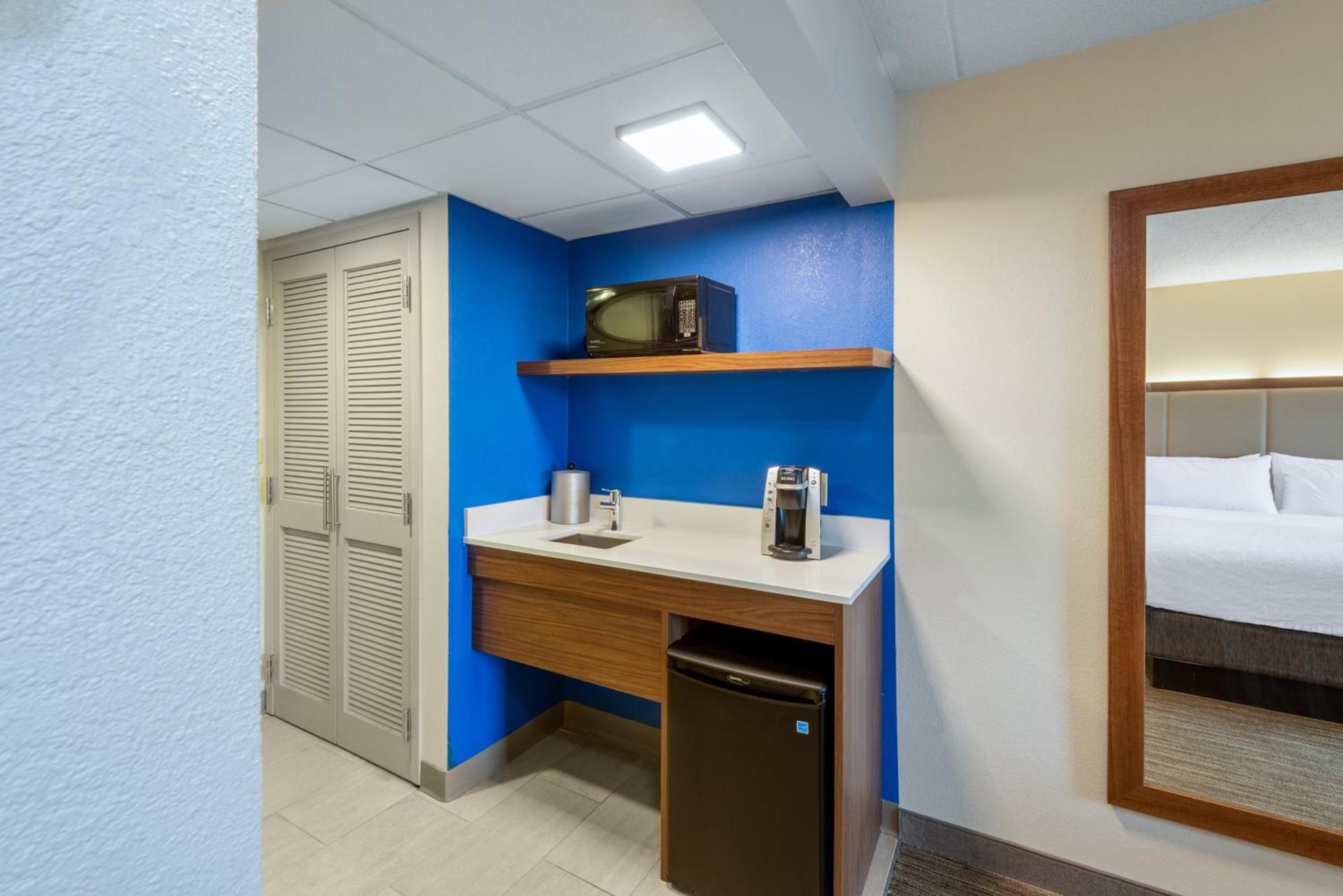 Holiday Inn Express State College at Williamsburg Square by IHG photo 10