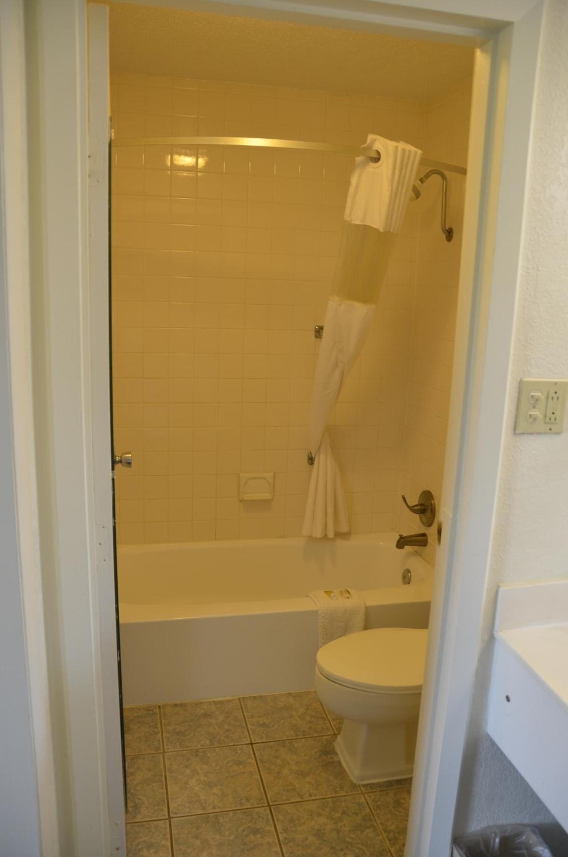 Days Inn by Wyndham Luray Shenandoah photo 51