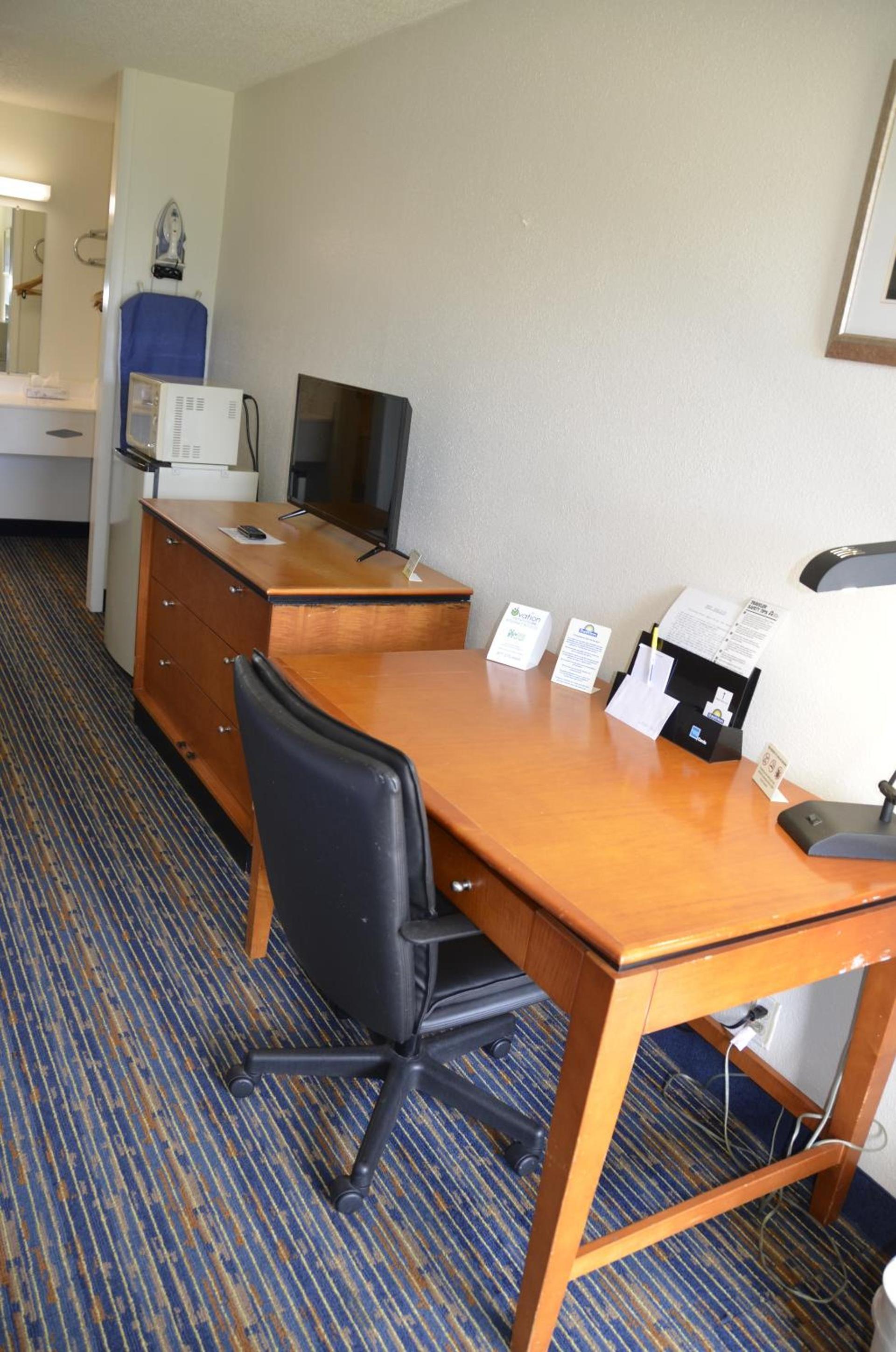 Days Inn by Wyndham Luray Shenandoah photo 55