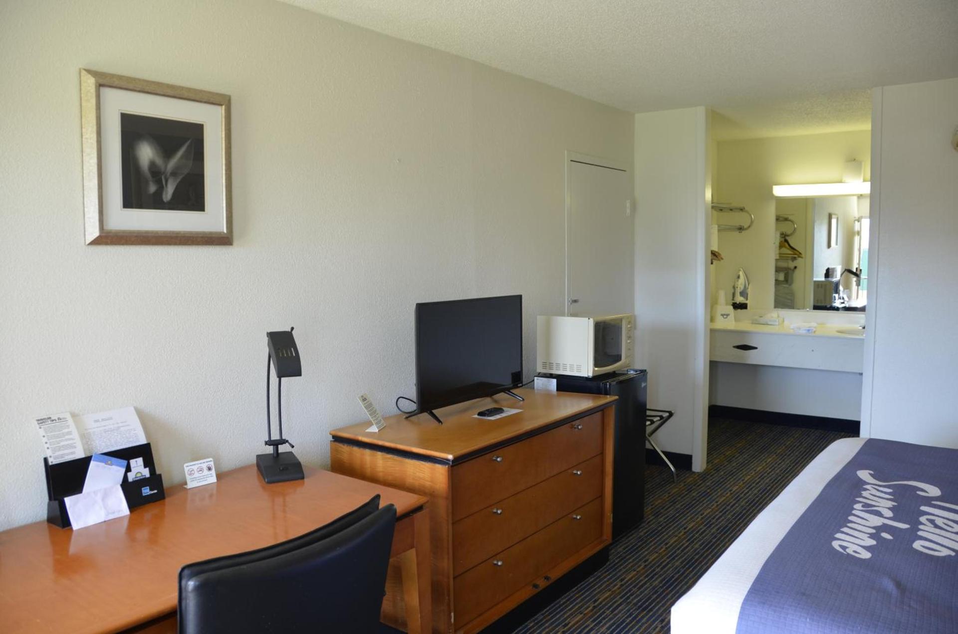 Days Inn by Wyndham Luray Shenandoah photo 67