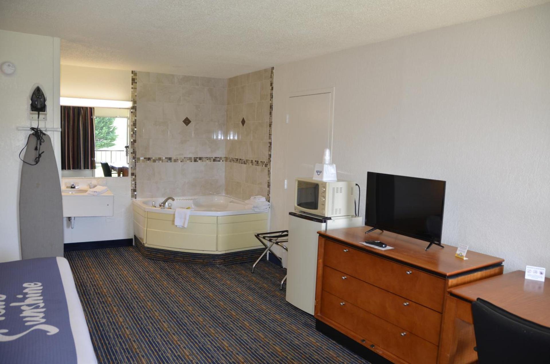 Days Inn by Wyndham Luray Shenandoah photo 66