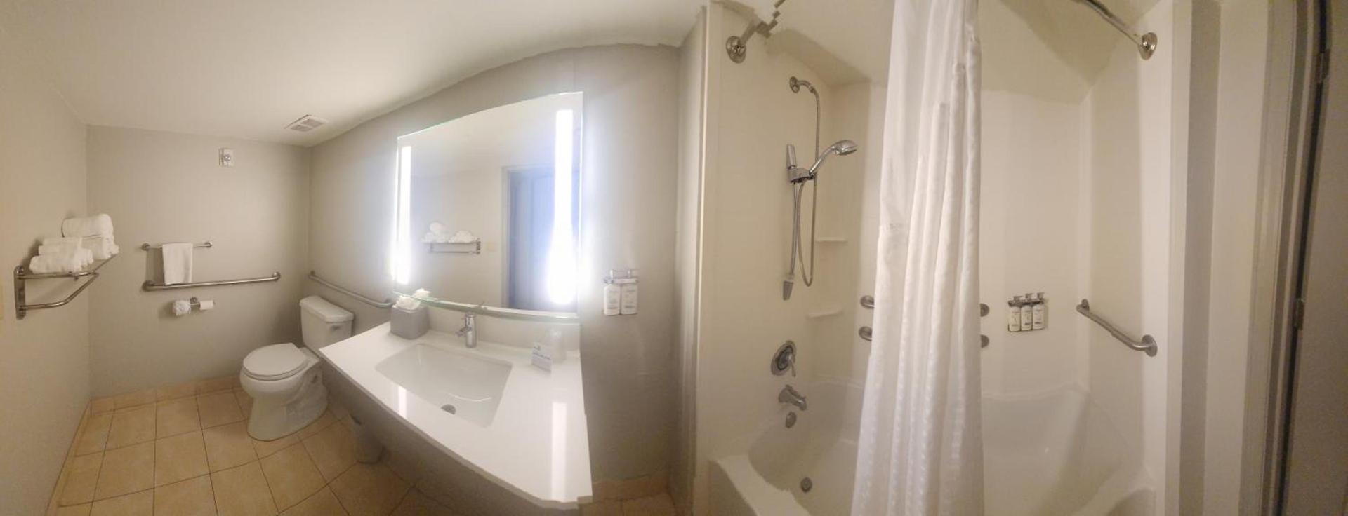 Holiday Inn Express & Suites Oceanfront Daytona Beach Shores by IHG photo 43