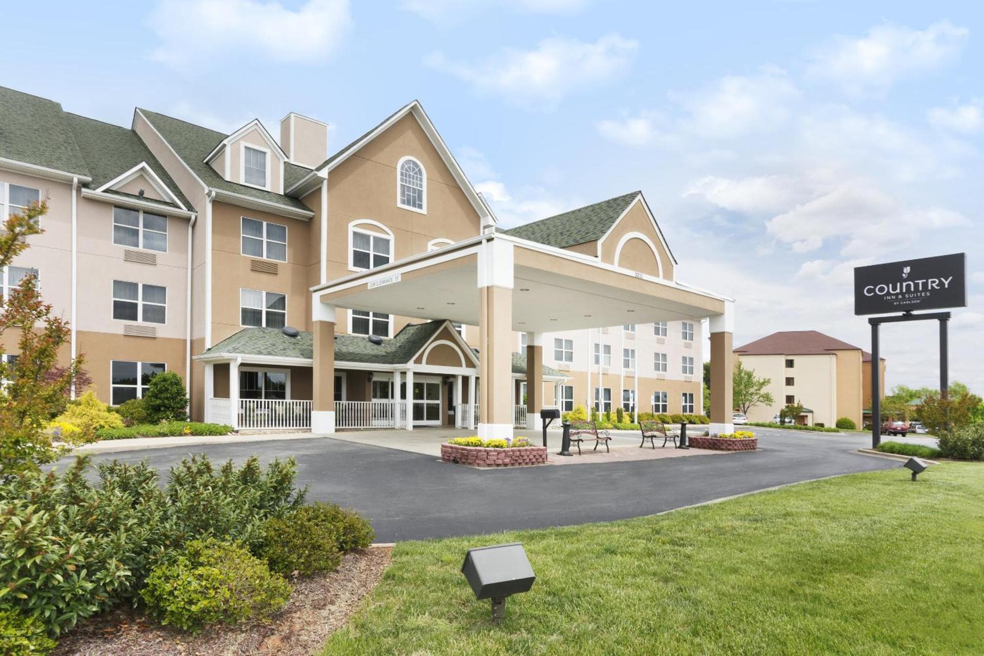 Country Inn & Suites by Radisson, Burlington Elon , NC photo 3