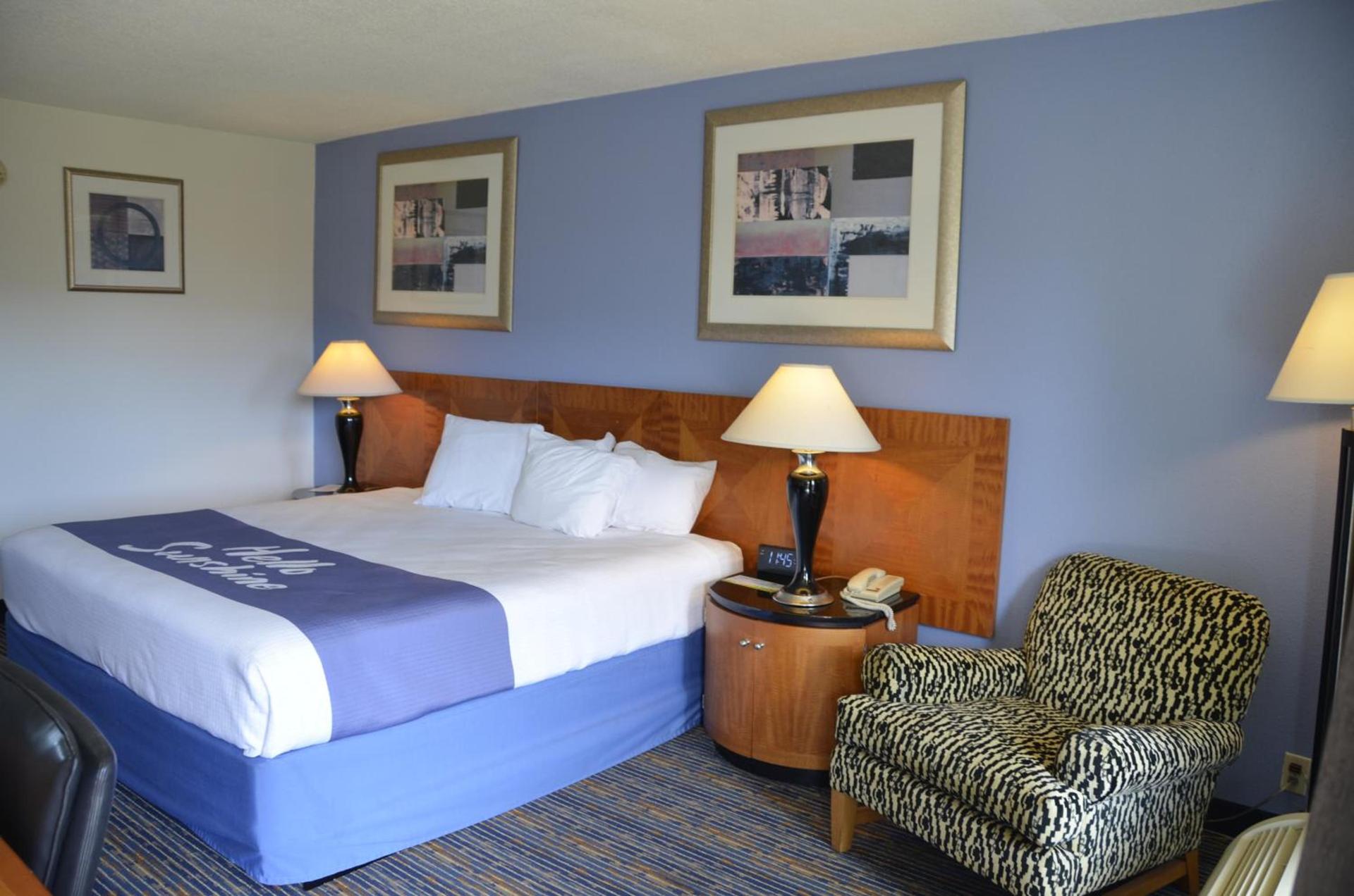 Days Inn by Wyndham Luray Shenandoah photo 11