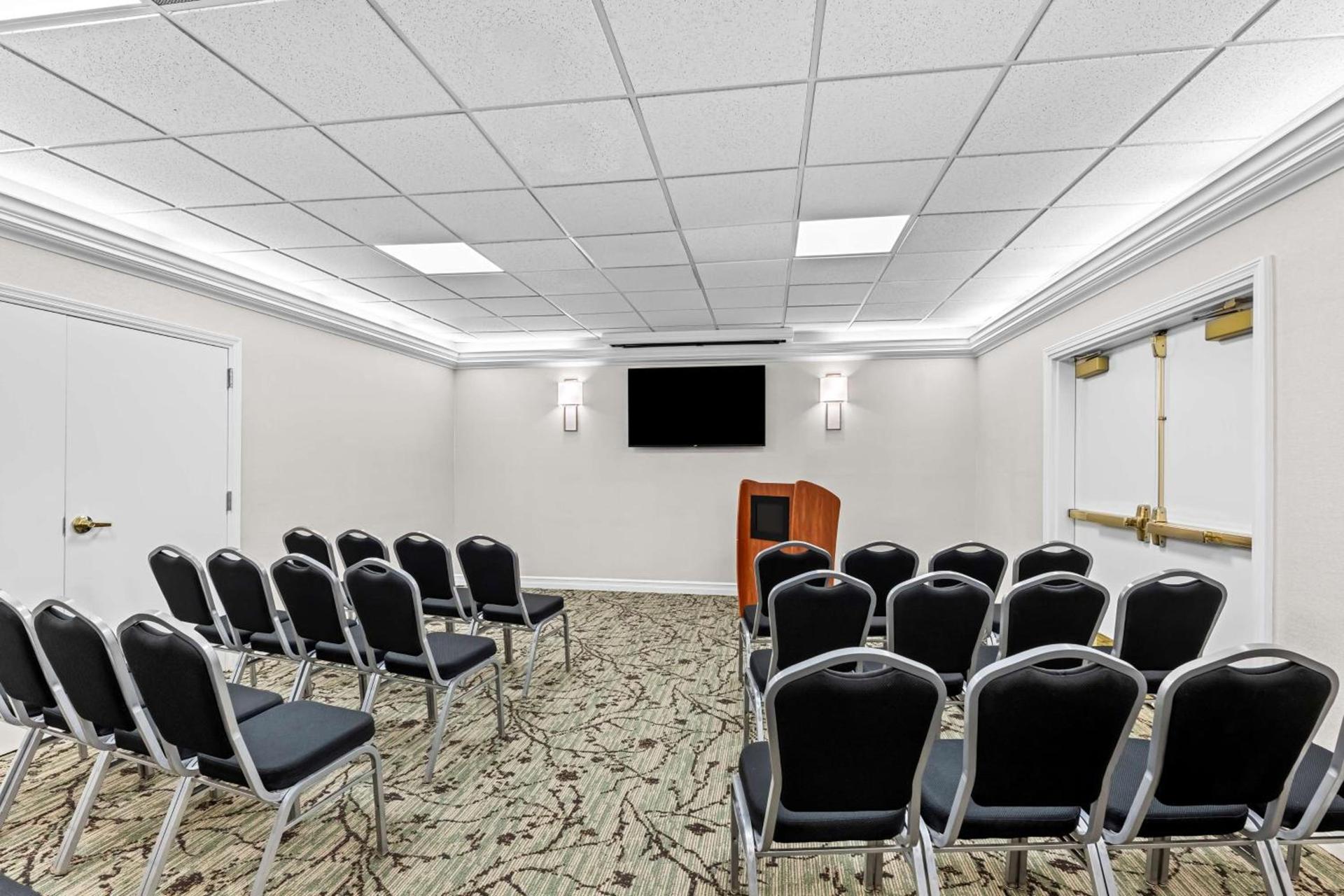 Best Western Plus Puyallup Hotel photo 13